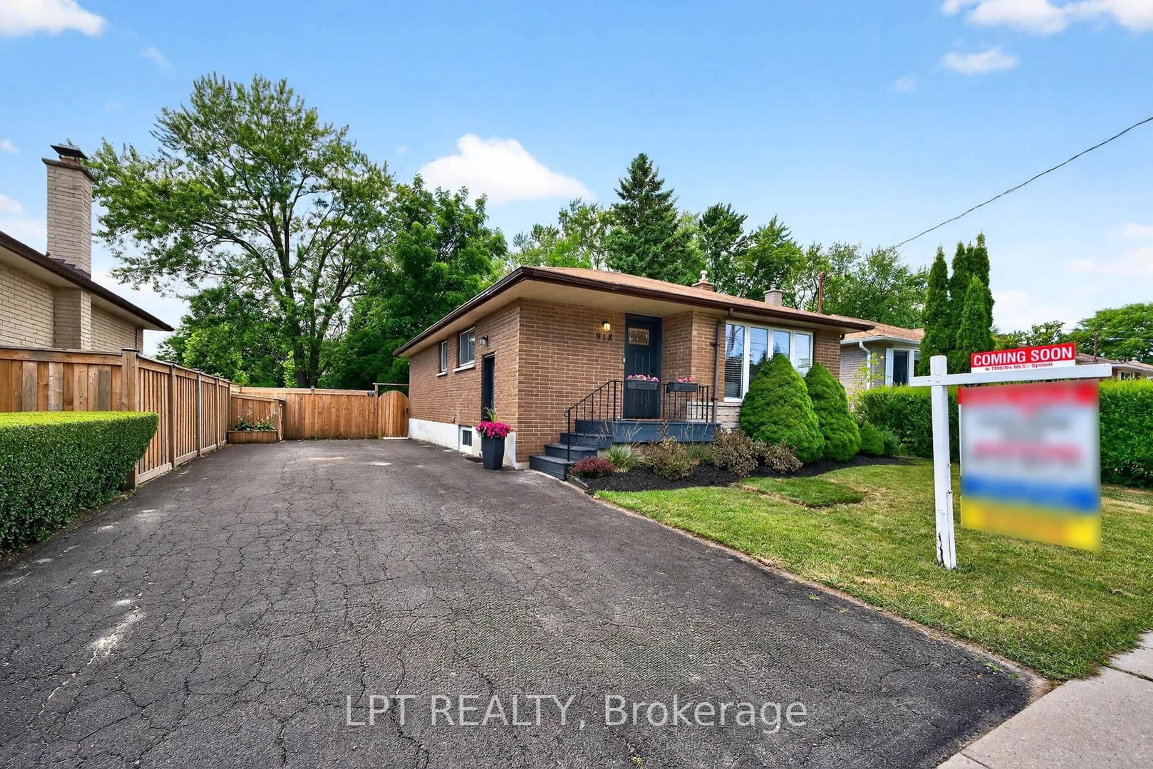 Unknown for 918 Walton Blvd, Whitby Ontario L1N 3G5