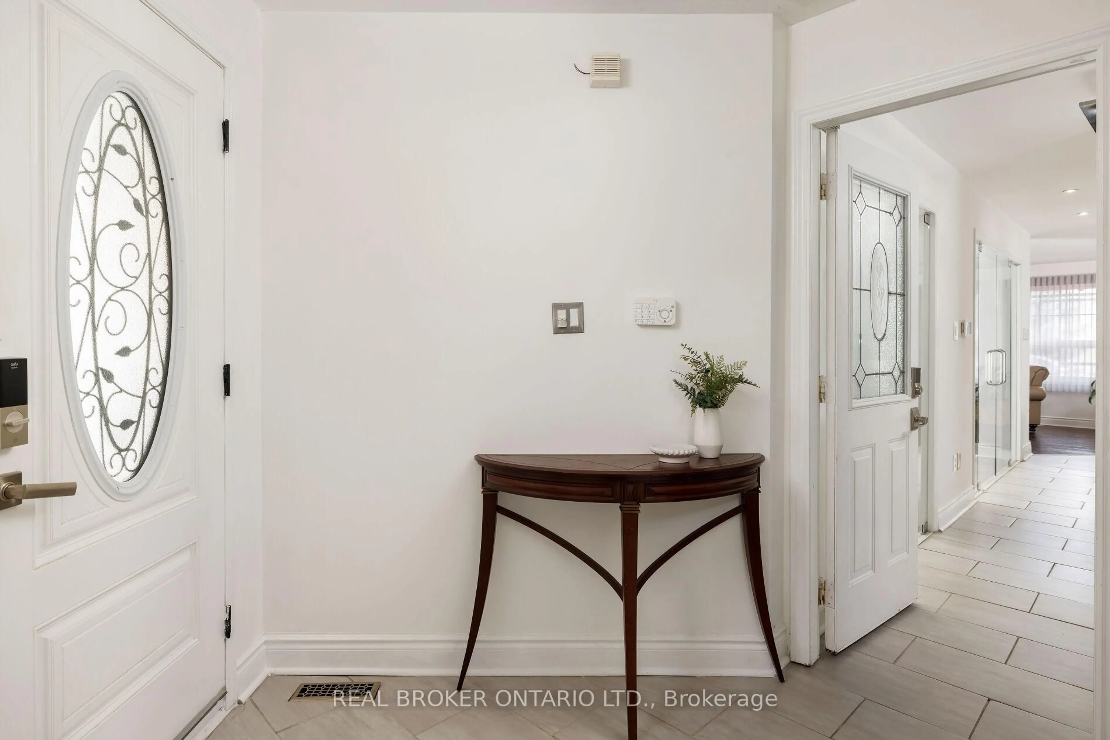 Indoor entryway for 23 Misty Hills Tr, Toronto Ontario M1X 1S4