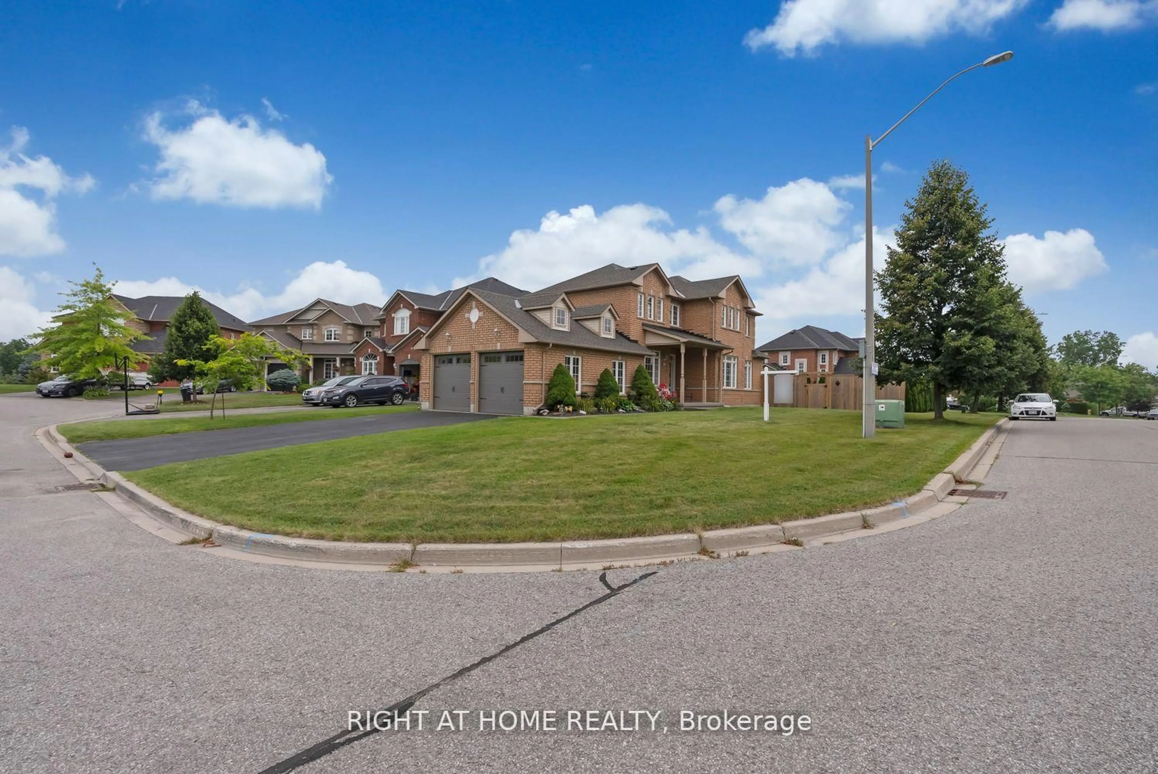 A pic from outside/outdoor area/front of a property/back of a property/a pic from drone, street for 23 Don Morris Crt, Clarington Ontario L1C 5P7