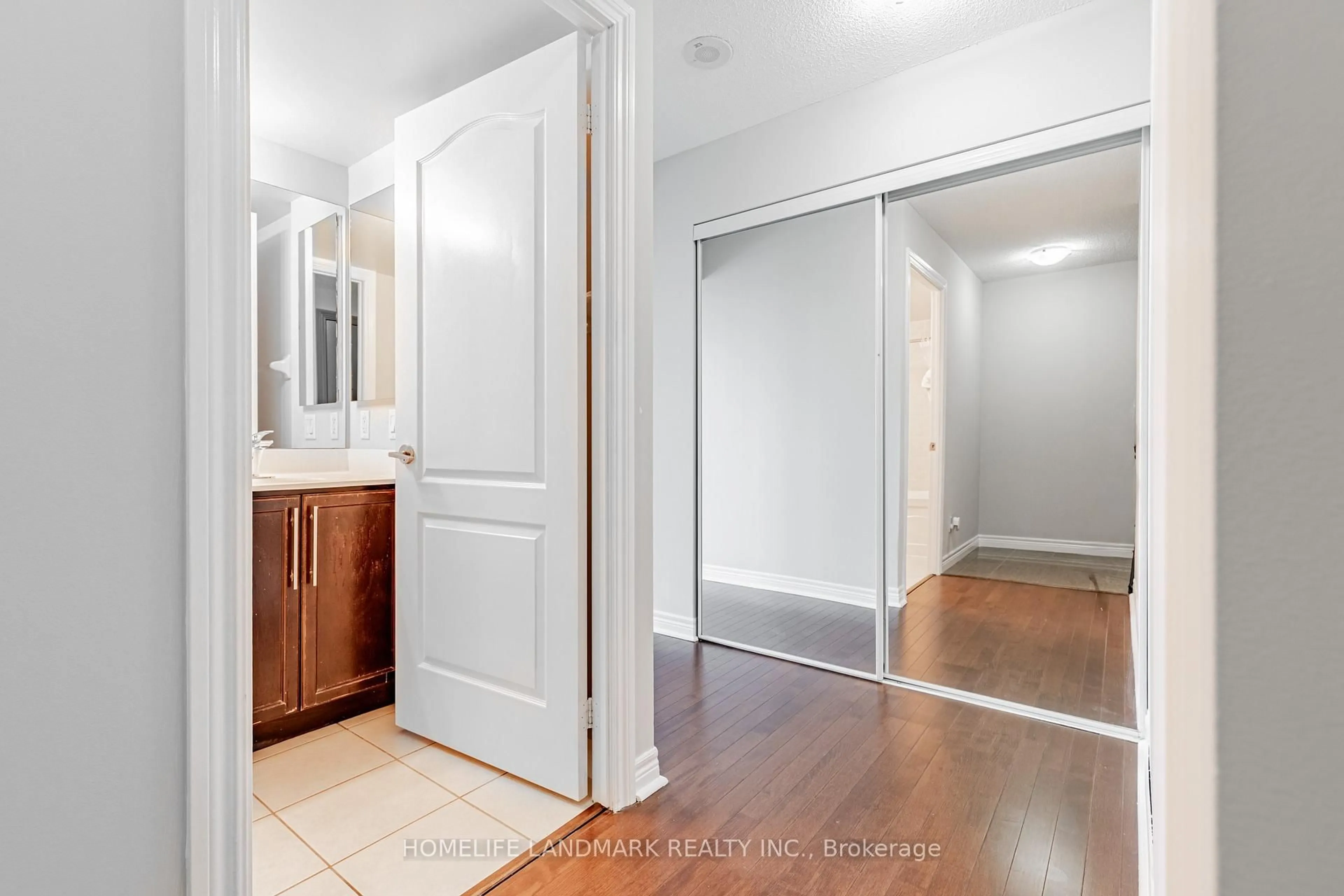 Indoor entryway for 60 Town Centre Crt #1709, Toronto Ontario M1P 0B1