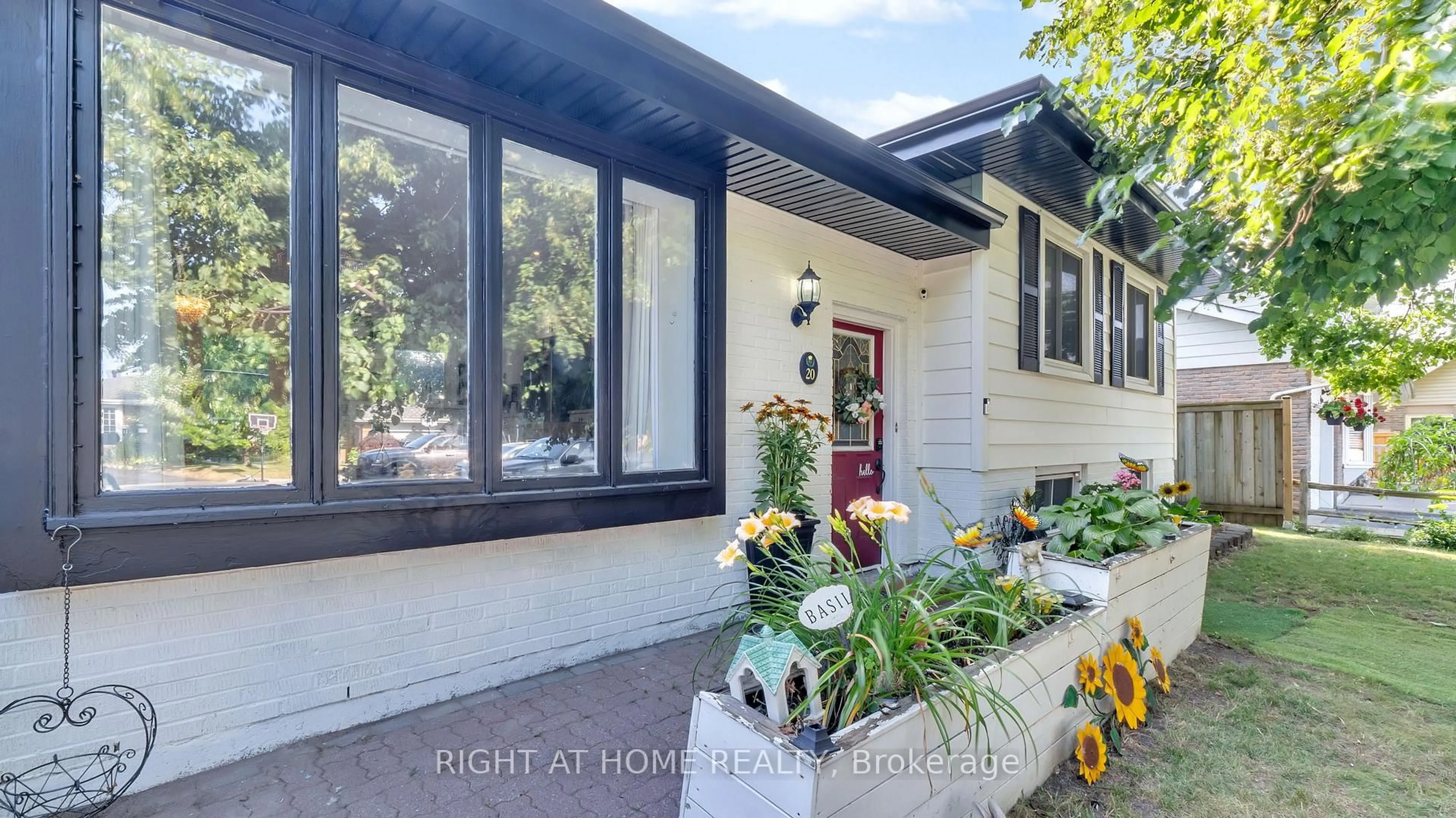 Home with vinyl exterior material, street for 20 Cardiff Crt, Whitby Ontario L1N 5N9