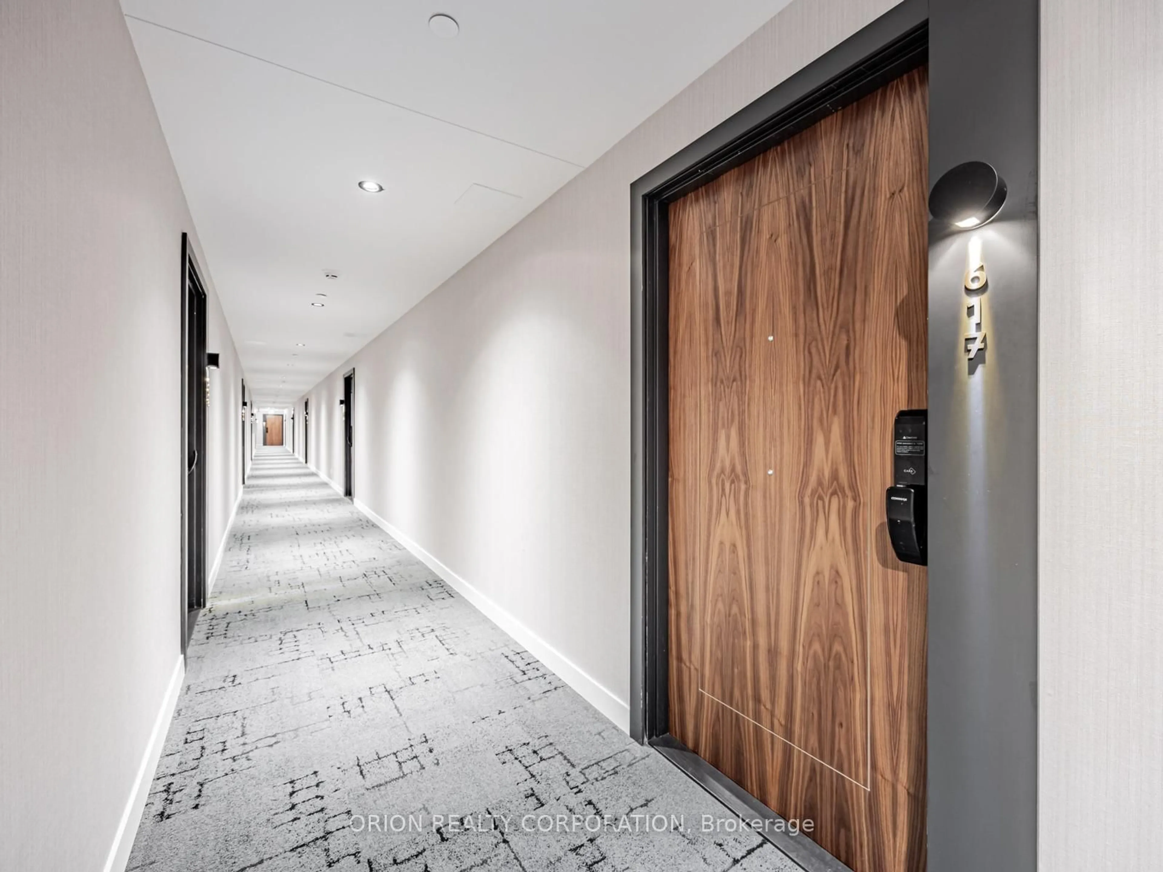 Indoor foyer for 201 Brock St #617, Whitby Ontario L1N 4K2