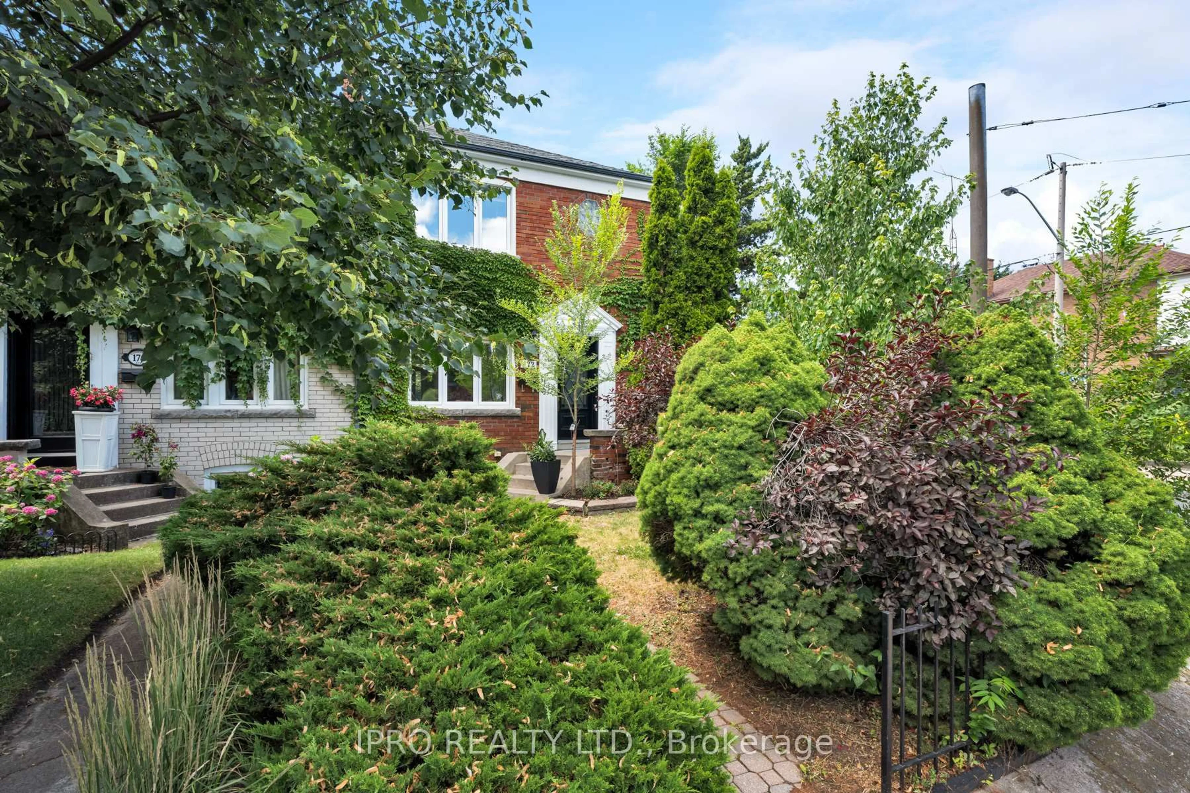 A pic from outside/outdoor area/front of a property/back of a property/a pic from drone, street for 172 Woodycrest Ave, Toronto Ontario M4J 3B9