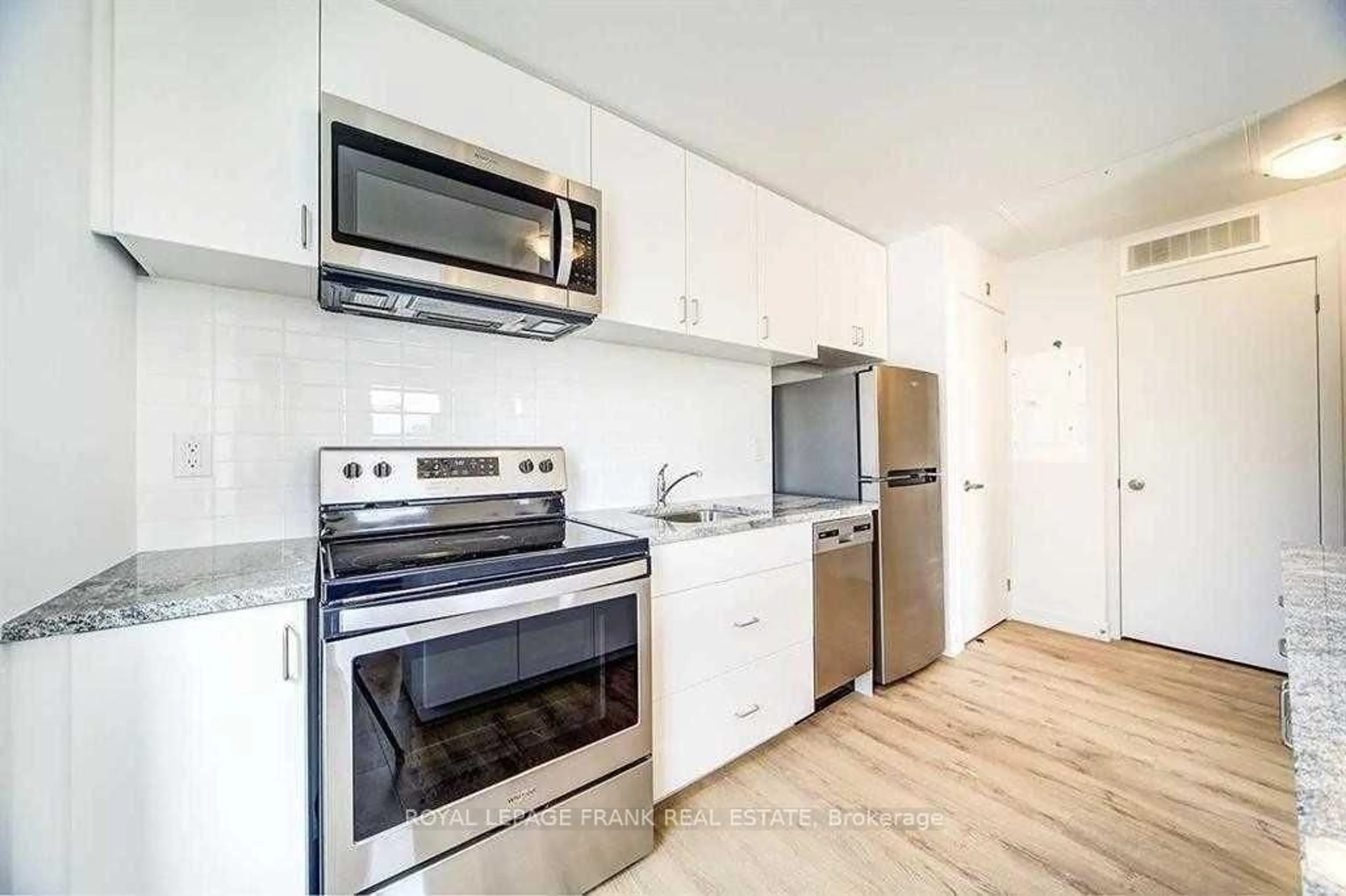 Standard kitchen, wood/laminate floor for 1720 Simcoe St #8, Oshawa Ontario L1G 4X9