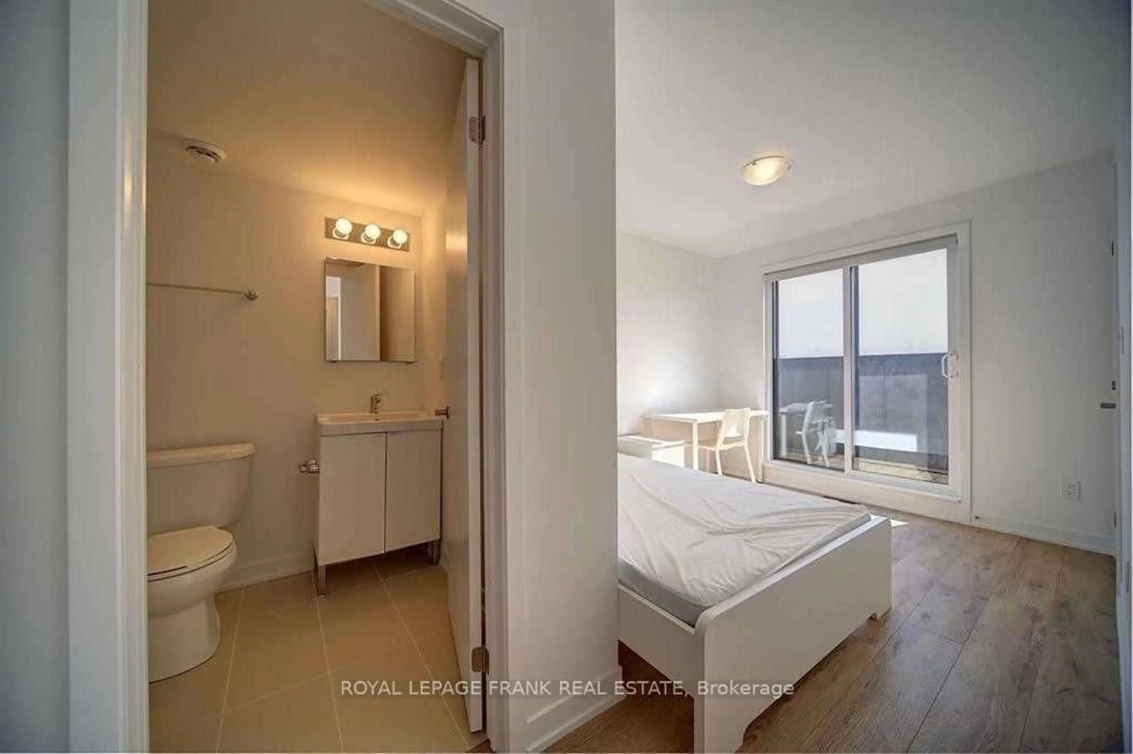 Standard bathroom, ceramic/tile floor for 1720 Simcoe St #8, Oshawa Ontario L1G 4X9