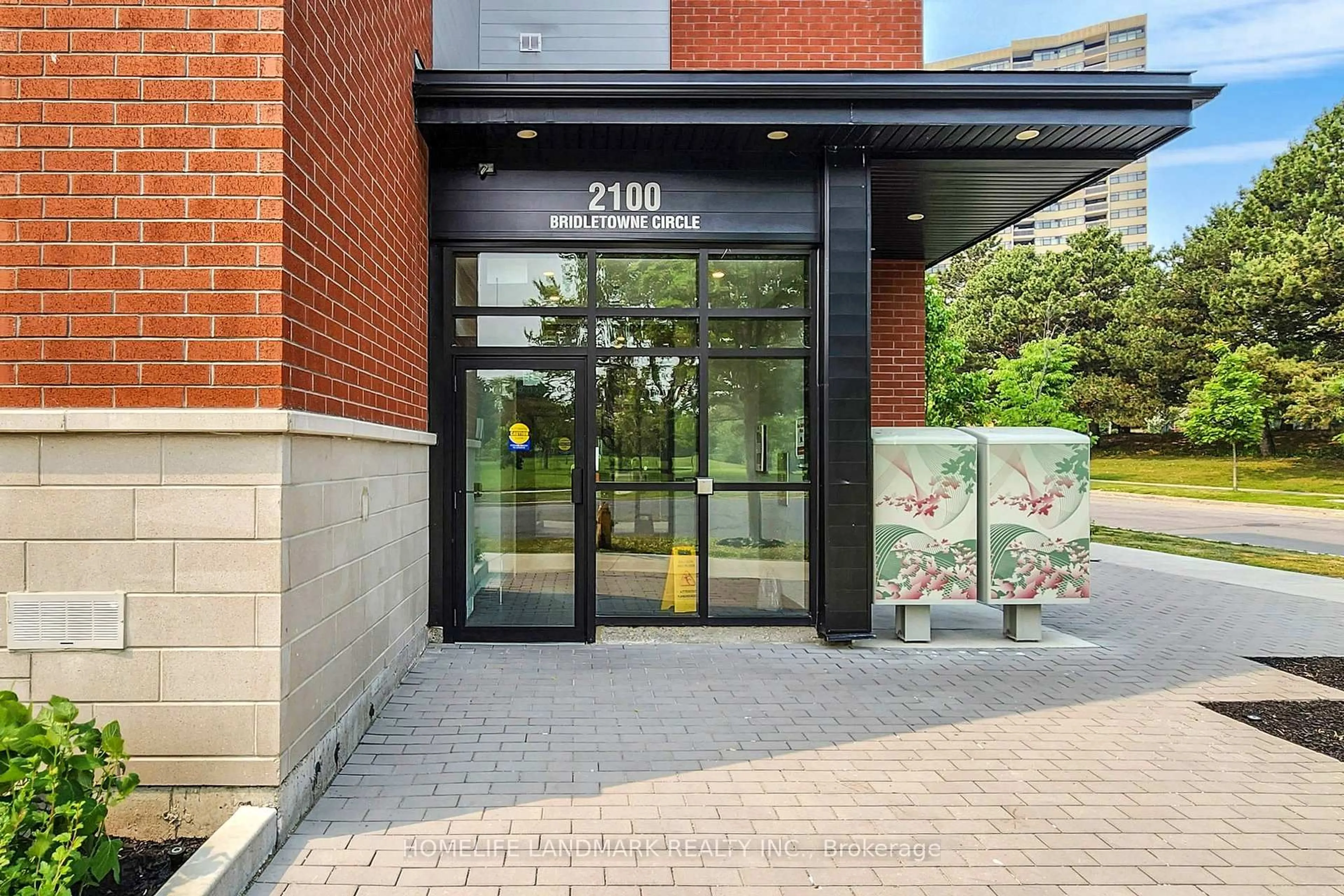 Indoor foyer for 2100 Bridletowne Circ #303, Toronto Ontario M1W 2L1