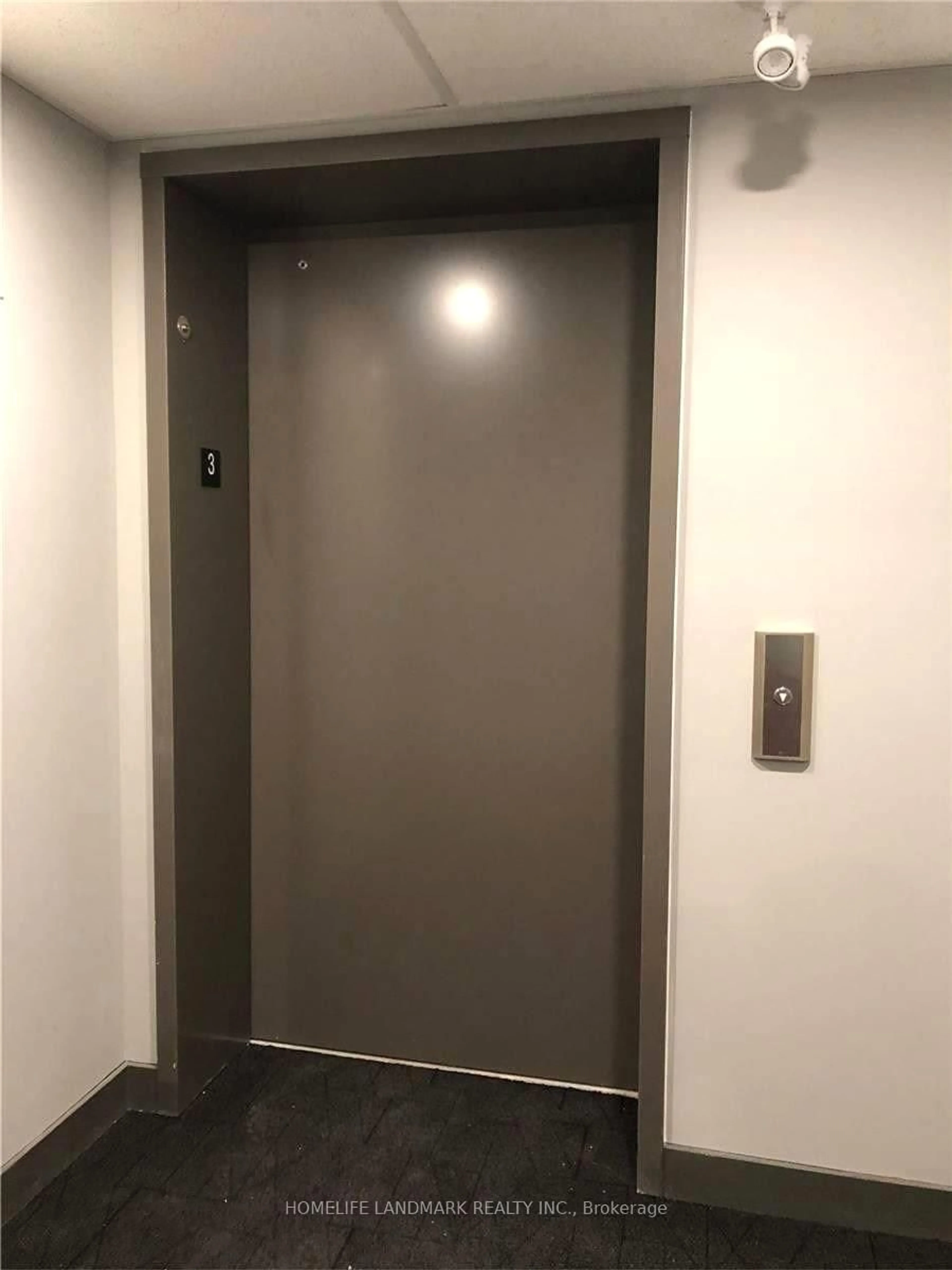 Indoor foyer for 2100 Bridletowne Circ #303, Toronto Ontario M1W 2L1