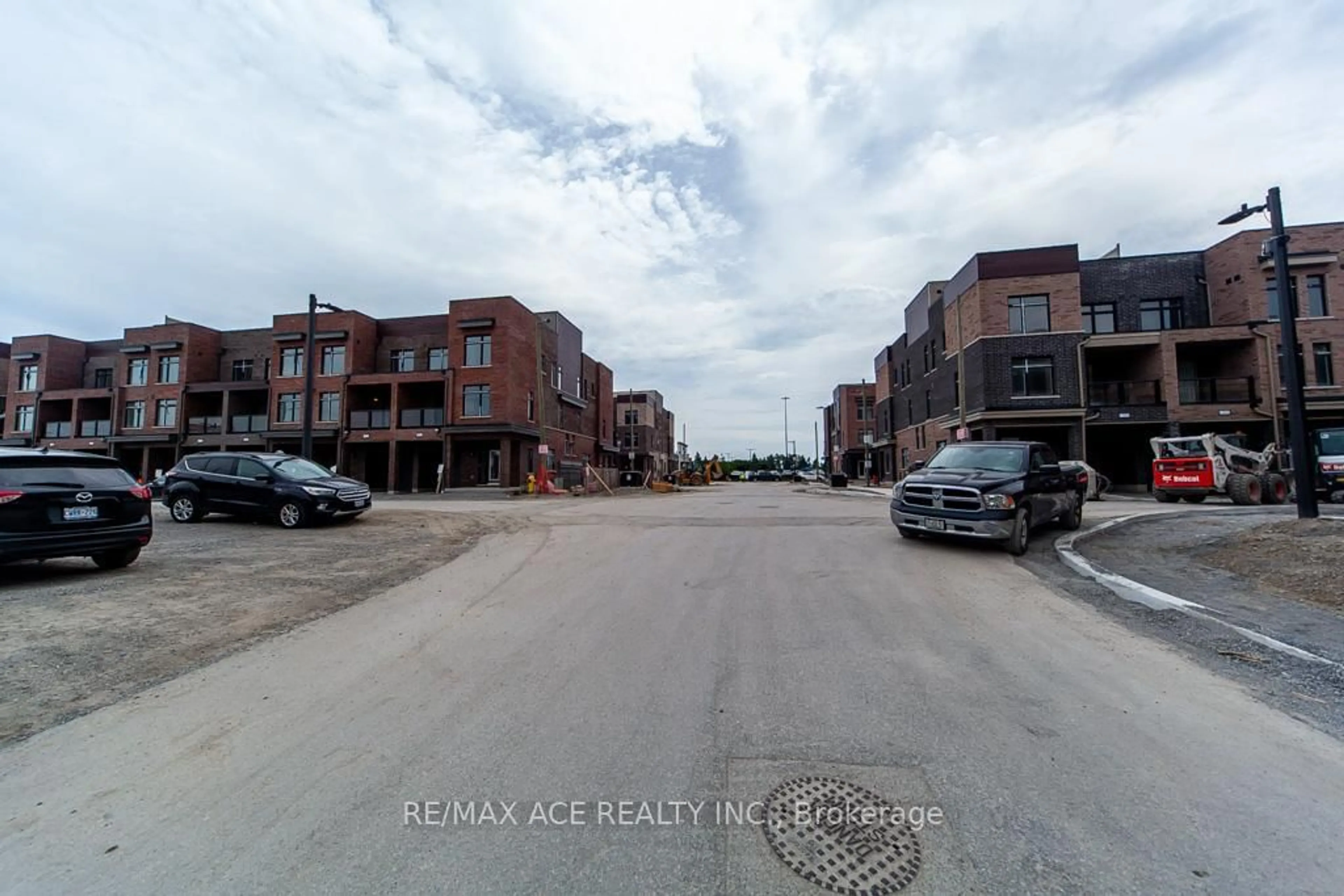 Blurry image for 1865 Pickering Pkwy #105, Pickering Ontario L1V 0H2