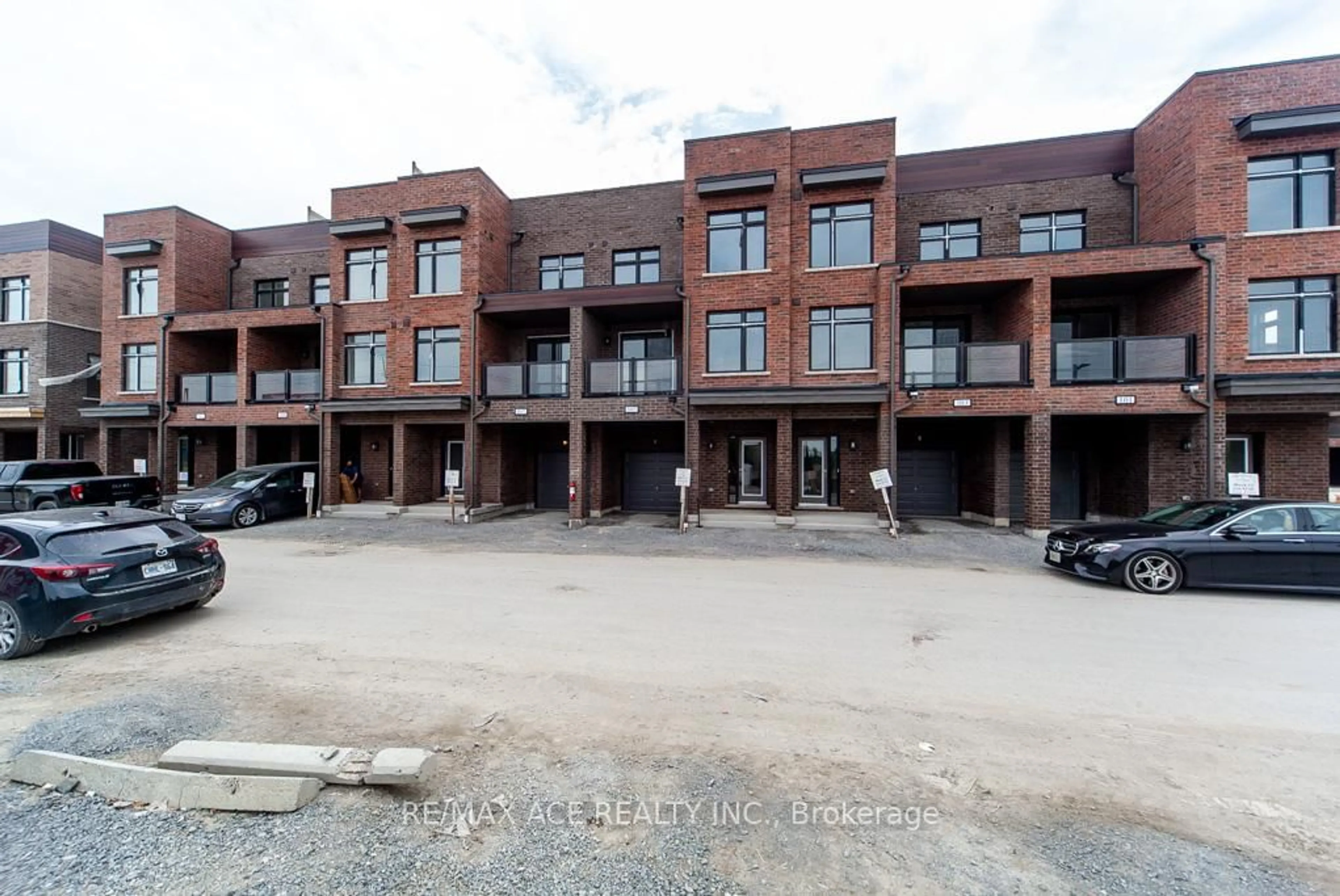 A pic from outside/outdoor area/front of a property/back of a property/a pic from drone, building for 1865 Pickering Pkwy #105, Pickering Ontario L1V 0H2