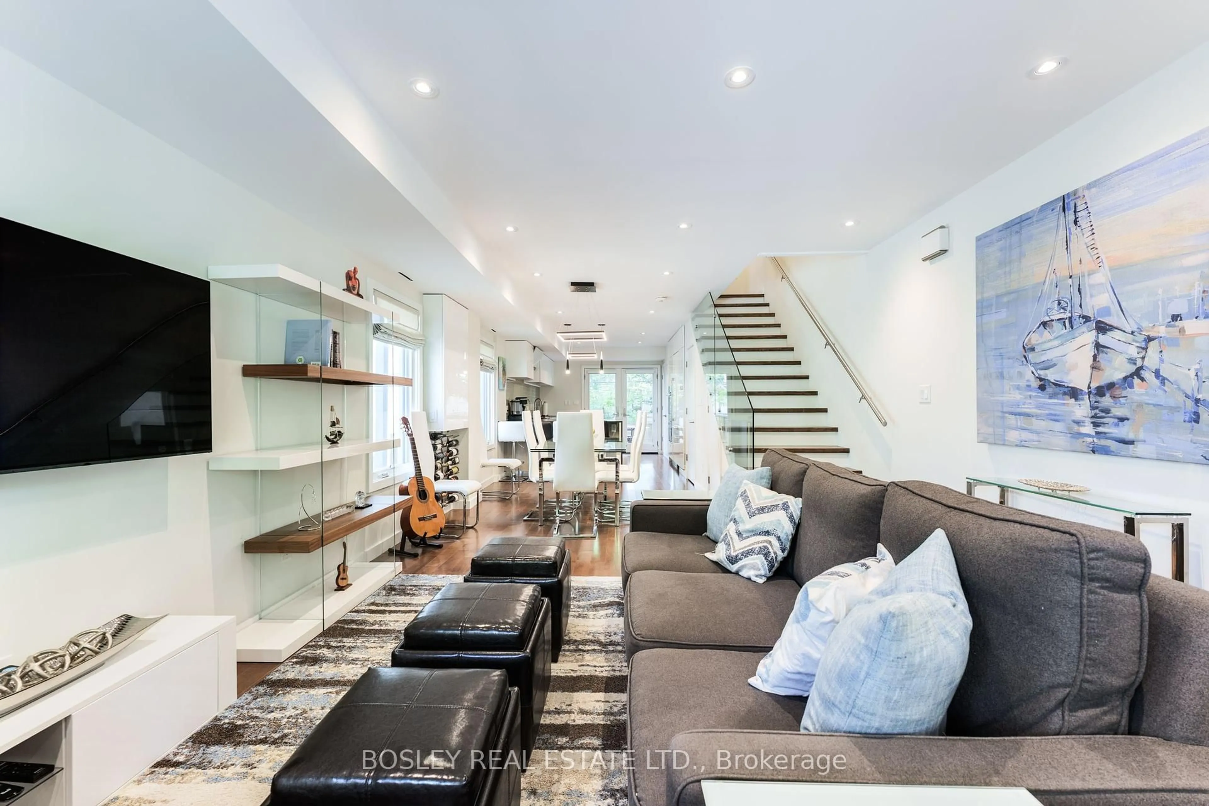 Living room with furniture, unknown for 124 Coleridge Ave, Toronto Ontario M4C 4H6