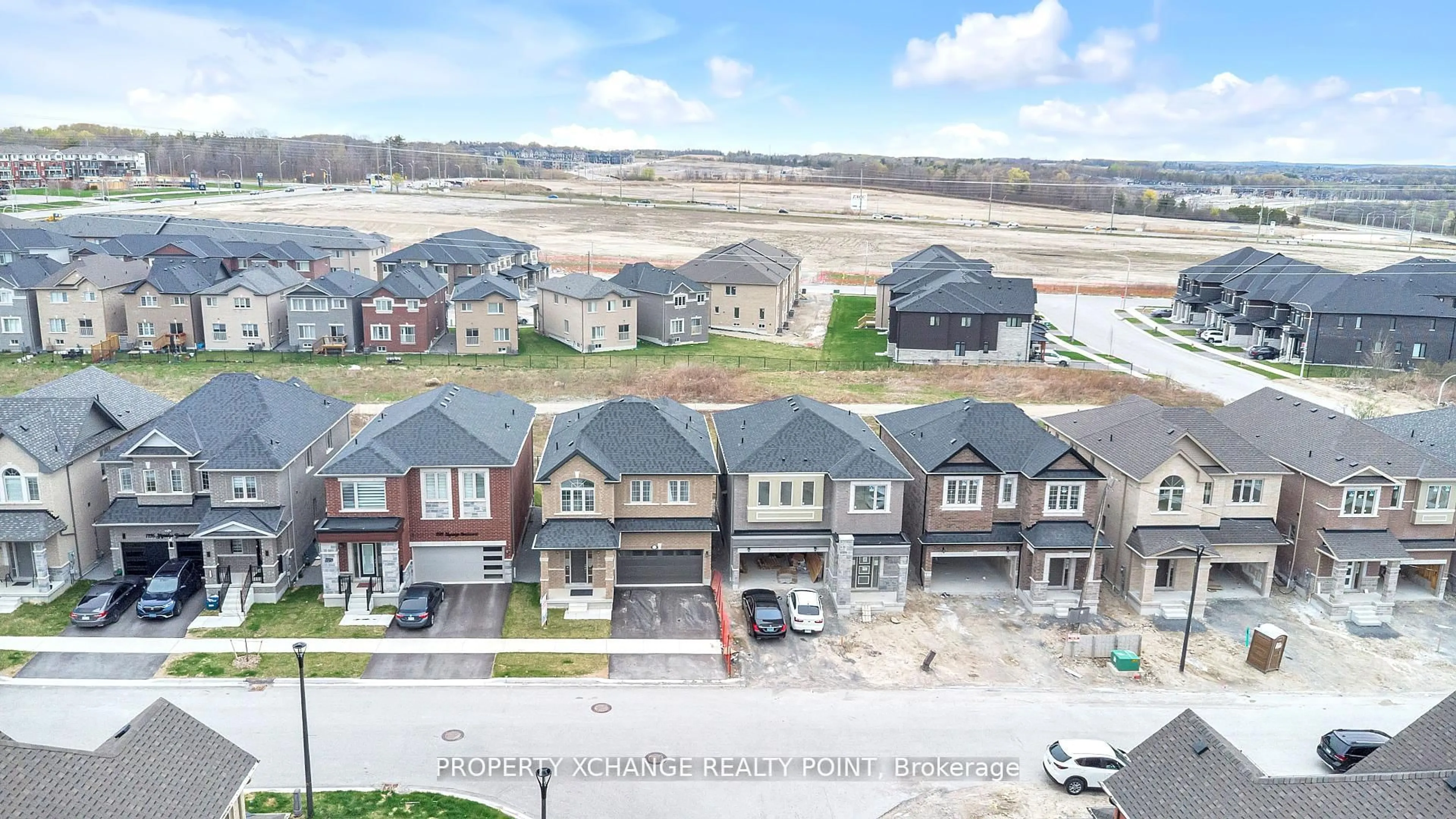 A pic from outside/outdoor area/front of a property/back of a property/a pic from drone, street for 1120 Skyridge Blvd, Pickering Ontario L1X 0M8