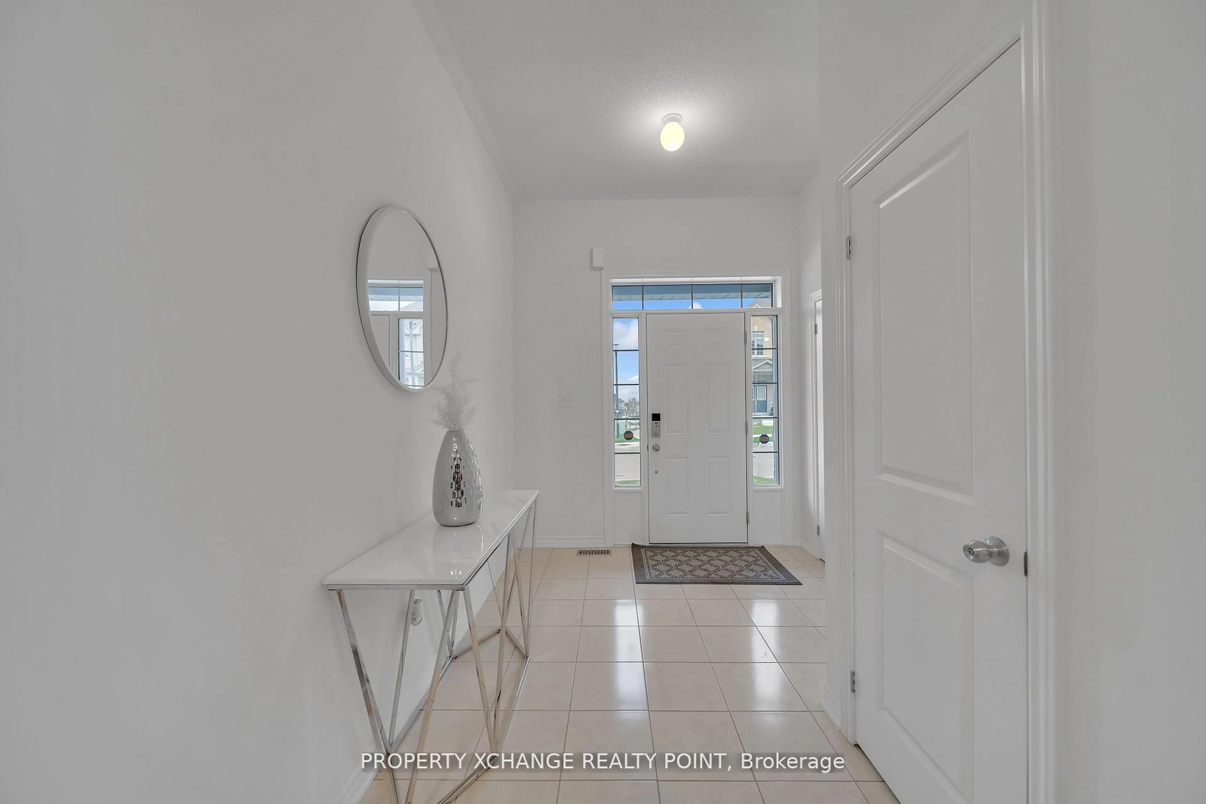 Indoor entryway for 1120 Skyridge Blvd, Pickering Ontario L1X 0M8