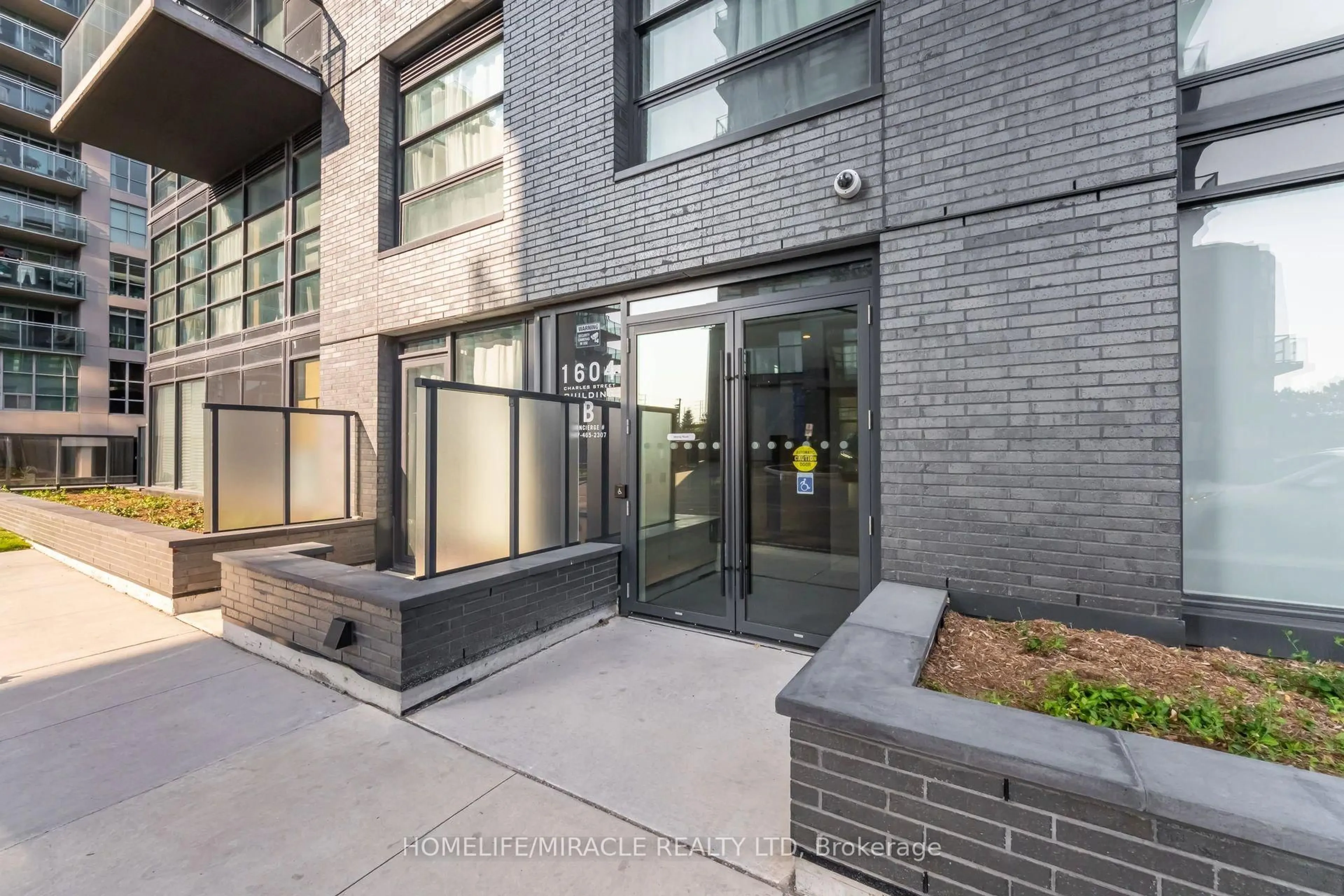 Unknown for 1604 Charles St #114, Whitby Ontario L1N 1B9