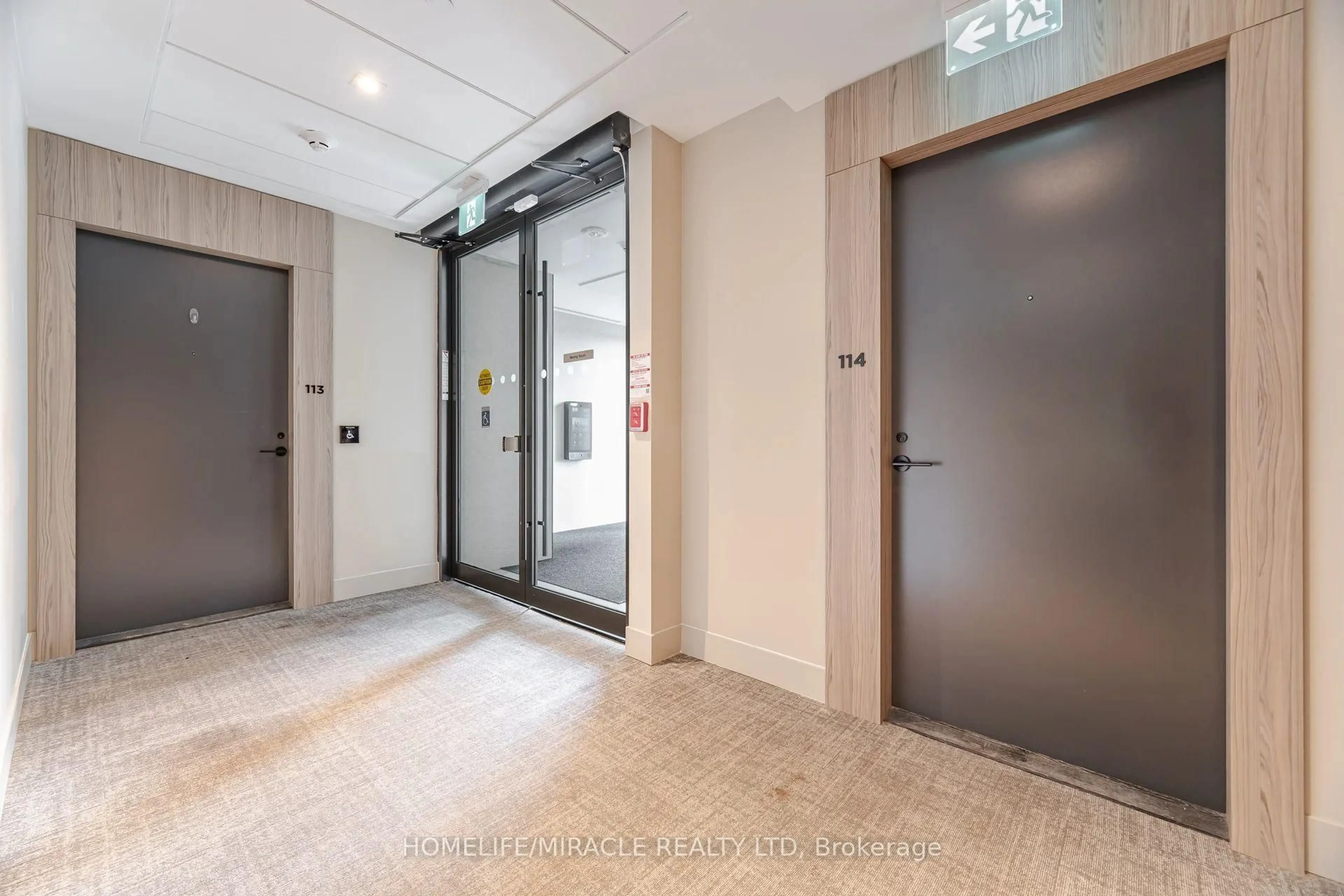 Indoor foyer for 1604 Charles St #114, Whitby Ontario L1N 1B9