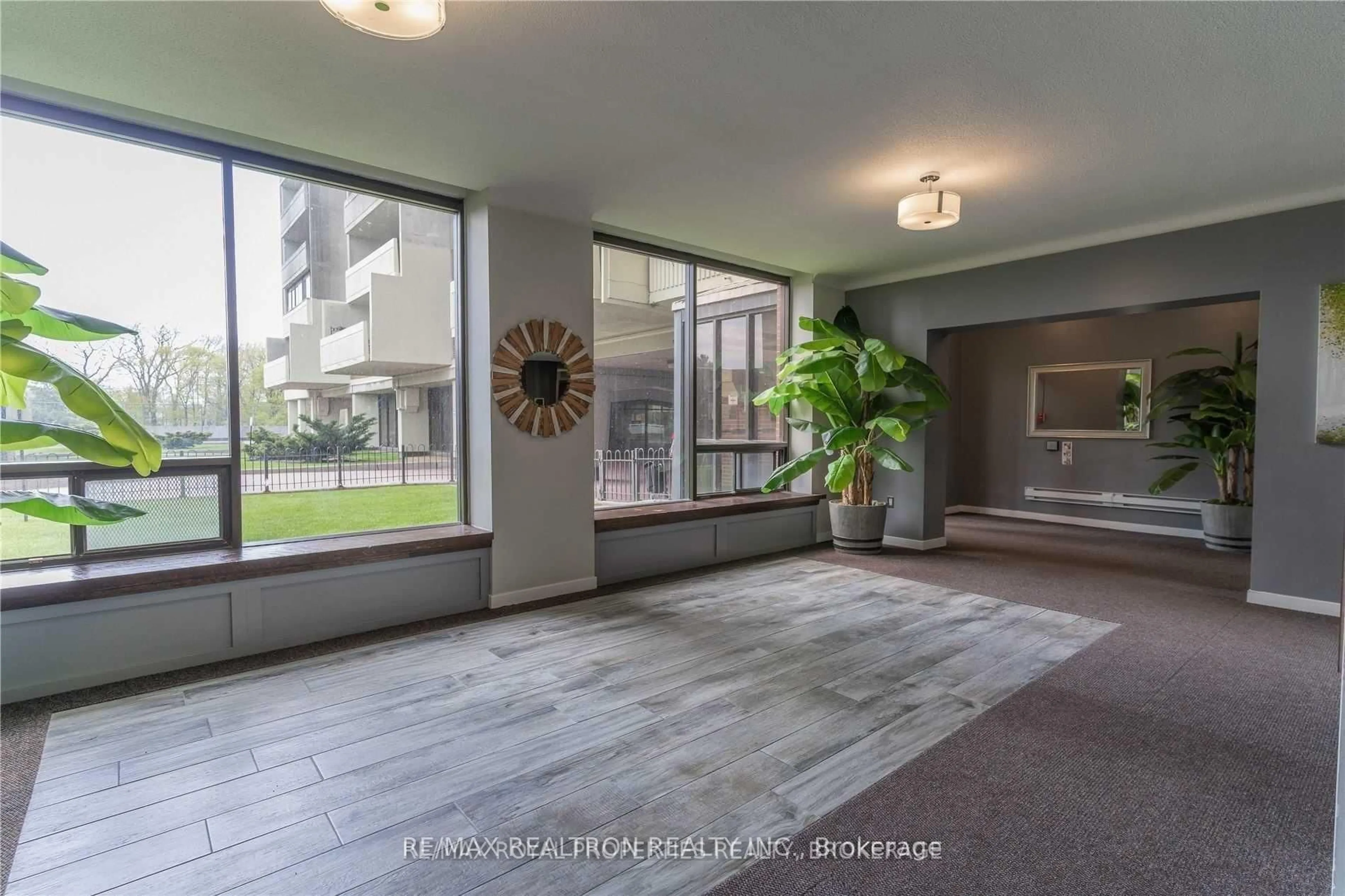 Indoor foyer for 5 Massey Sq #2911, Toronto Ontario M4C 5L6