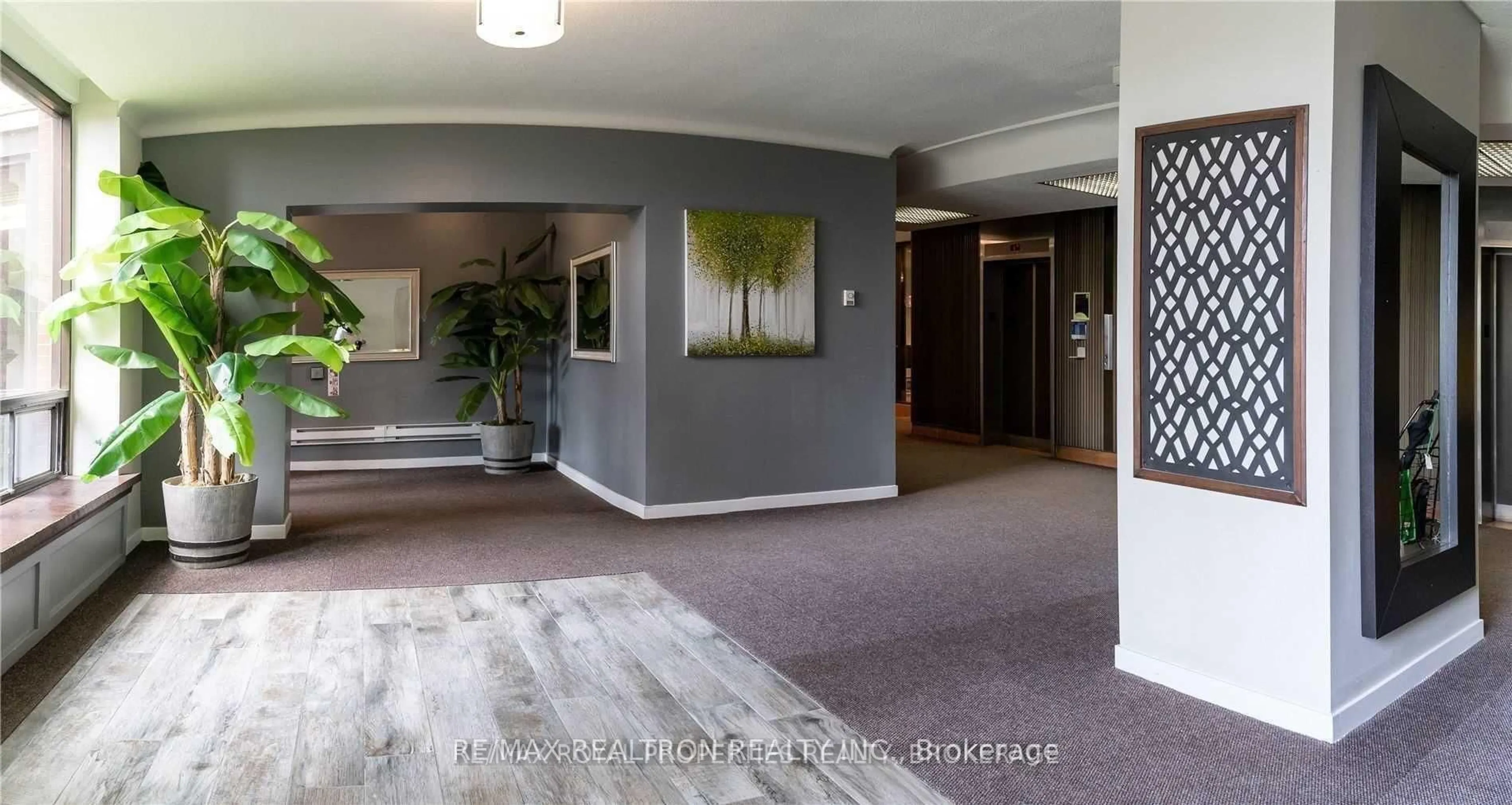 Indoor foyer for 5 Massey Sq #2911, Toronto Ontario M4C 5L6