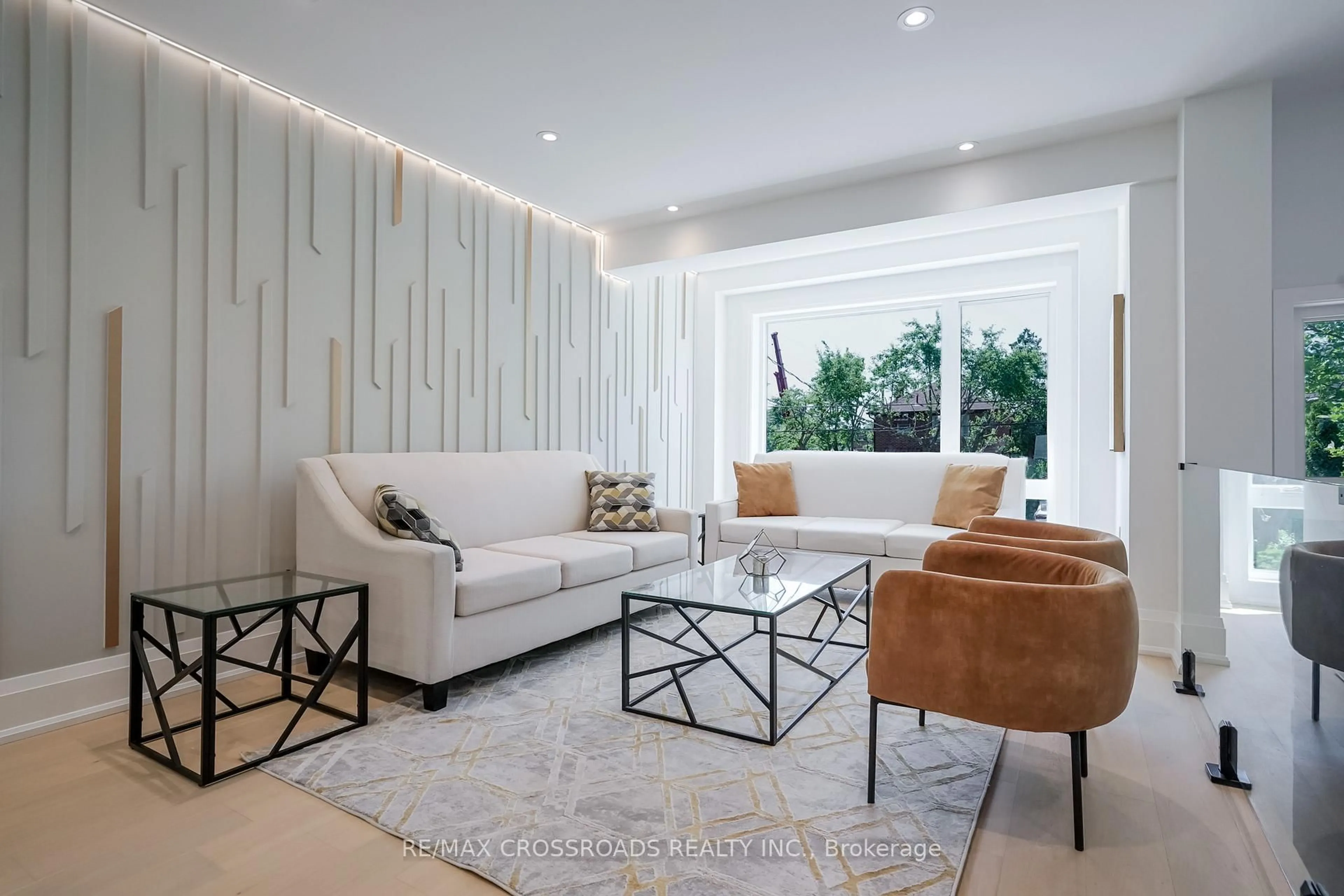 Living room with furniture, unknown for 106 Park St, Toronto Ontario M1N 2P1