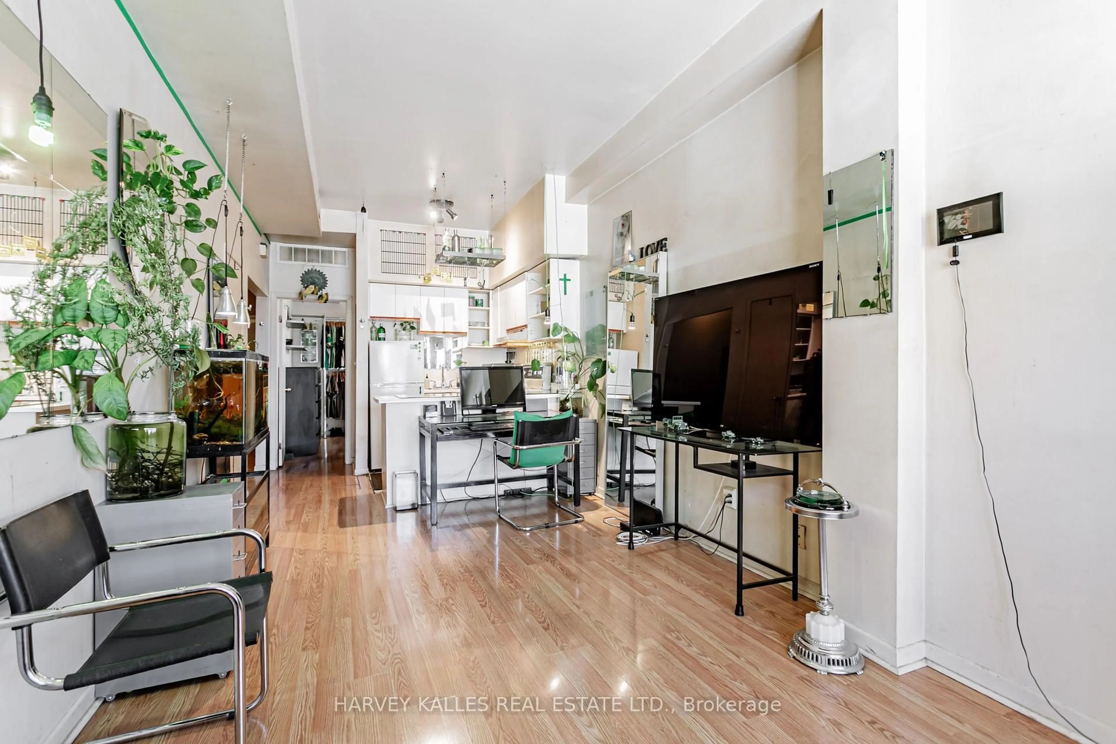Unknown for 343 Greenwood Ave, Toronto Ontario M4L 2R6