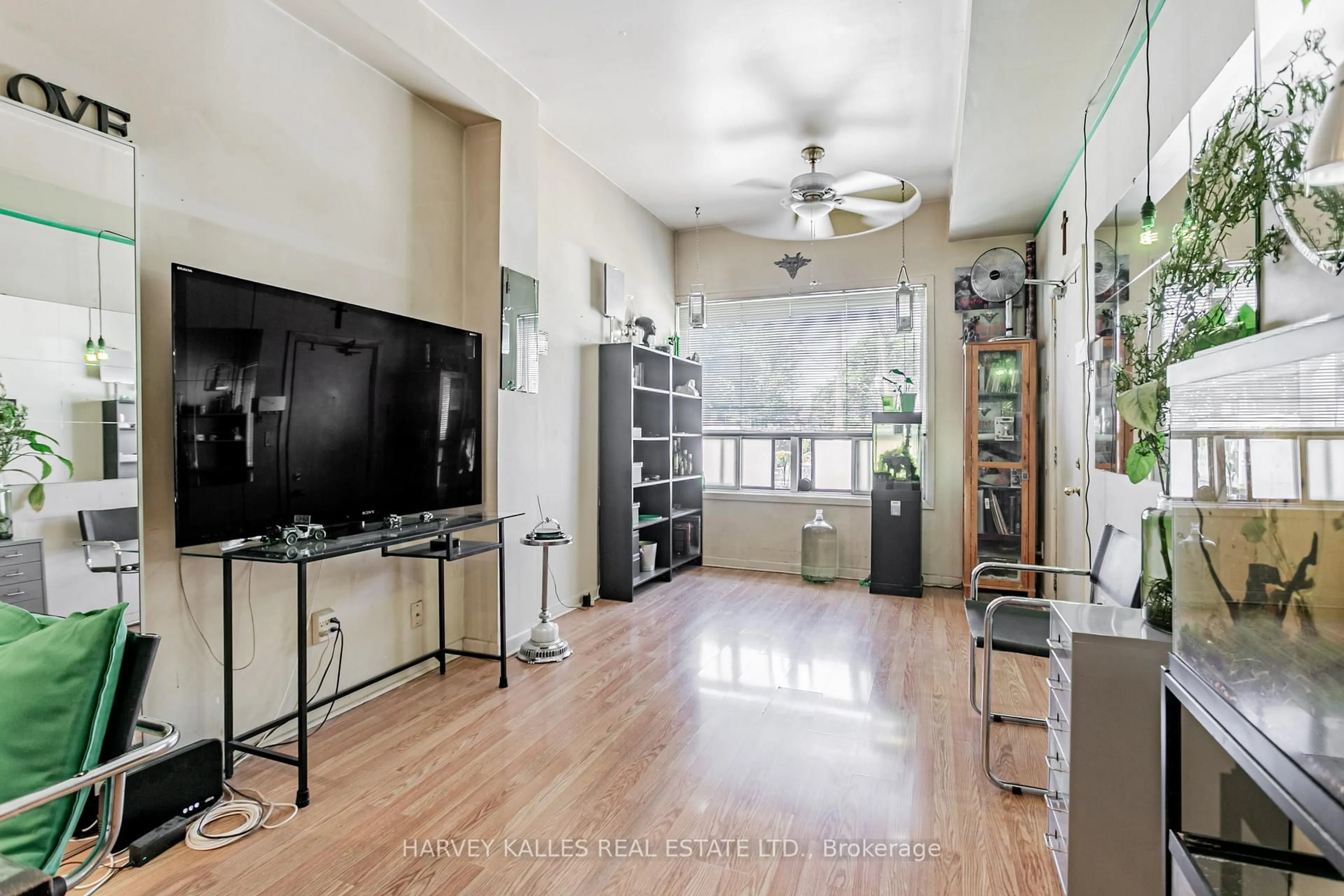 Unknown for 343 Greenwood Ave, Toronto Ontario M4L 2R6