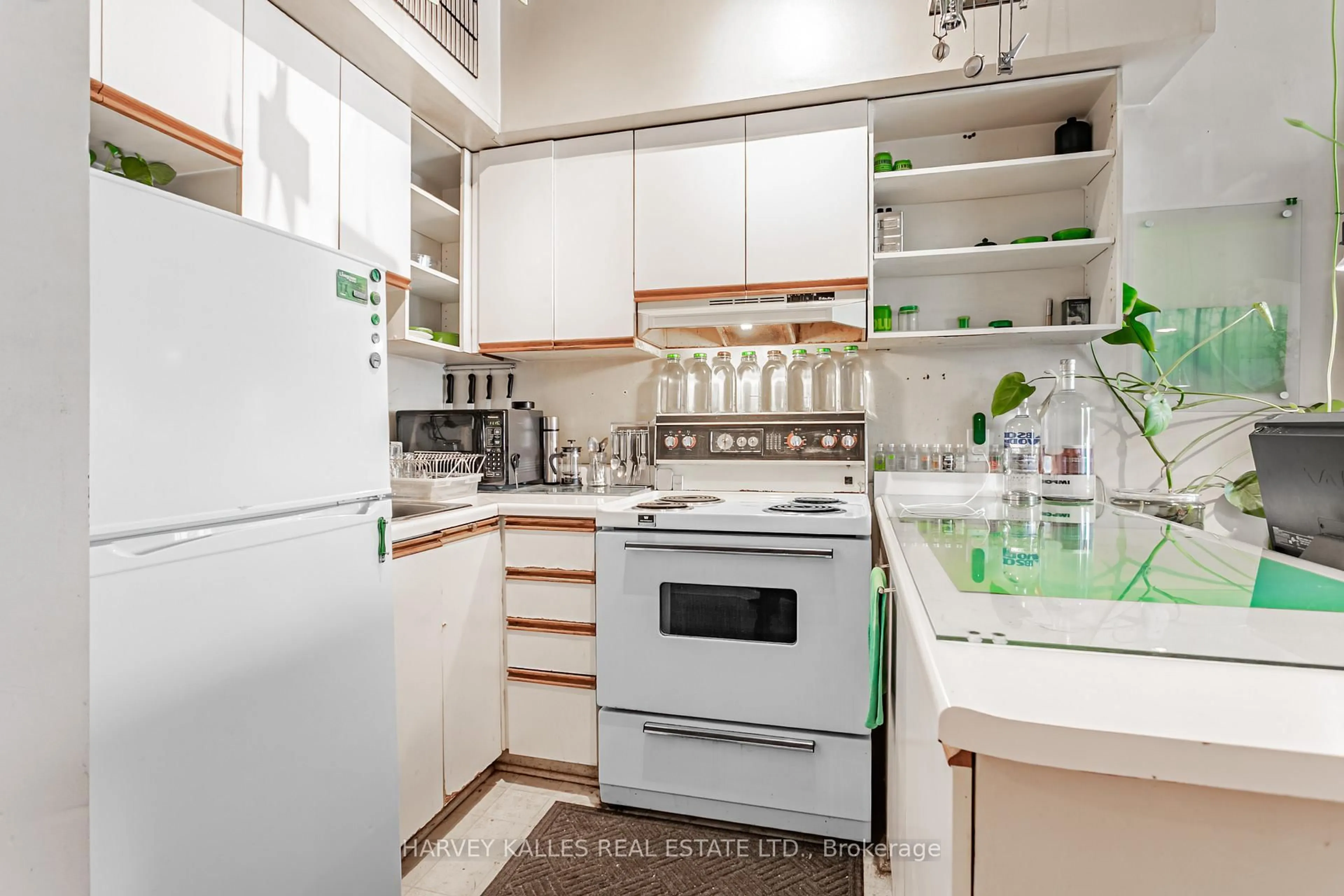 Standard kitchen, unknown for 343 Greenwood Ave, Toronto Ontario M4L 2R6