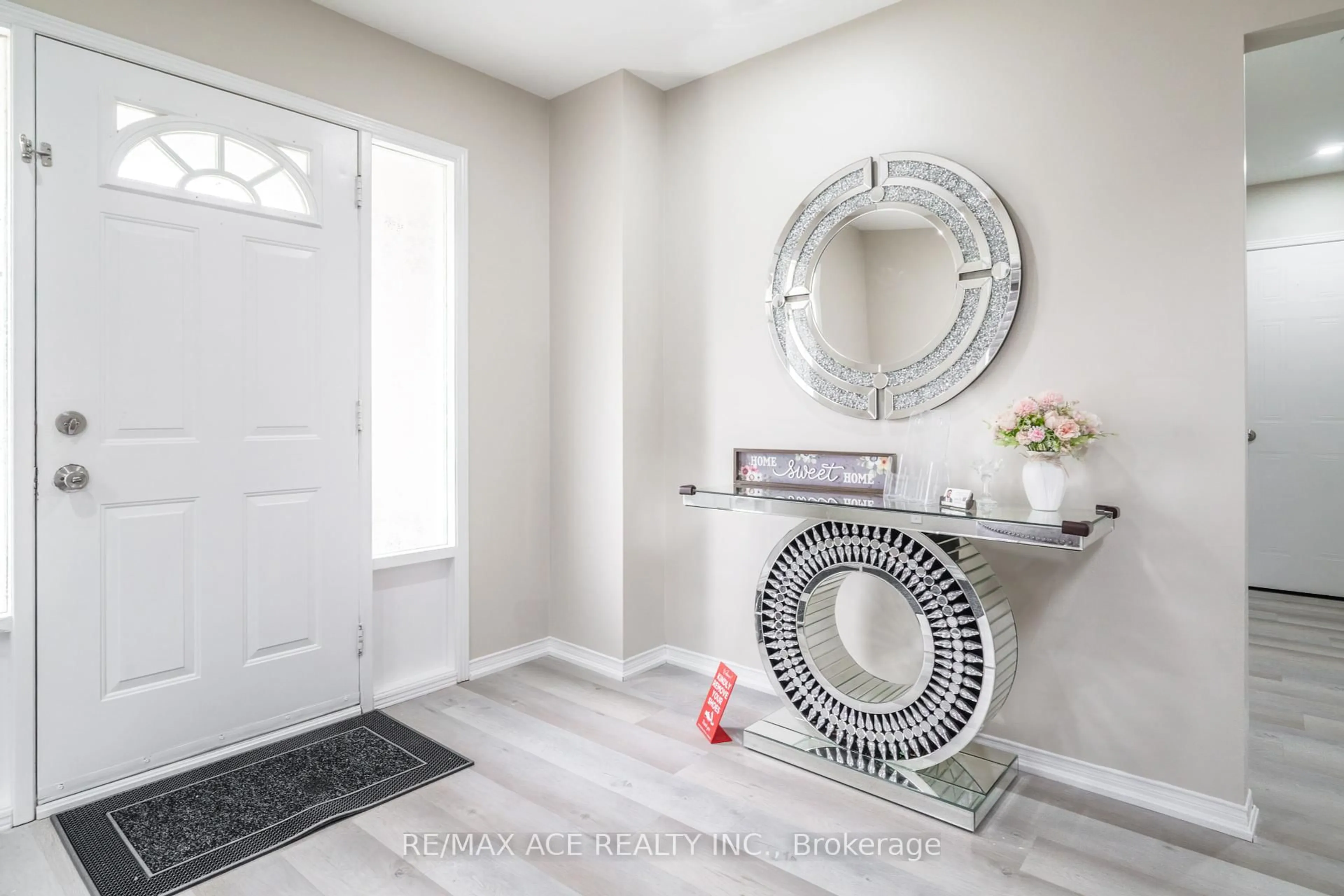 Indoor entryway for 50 Soper Creek Dr, Clarington Ontario L1C 4K7