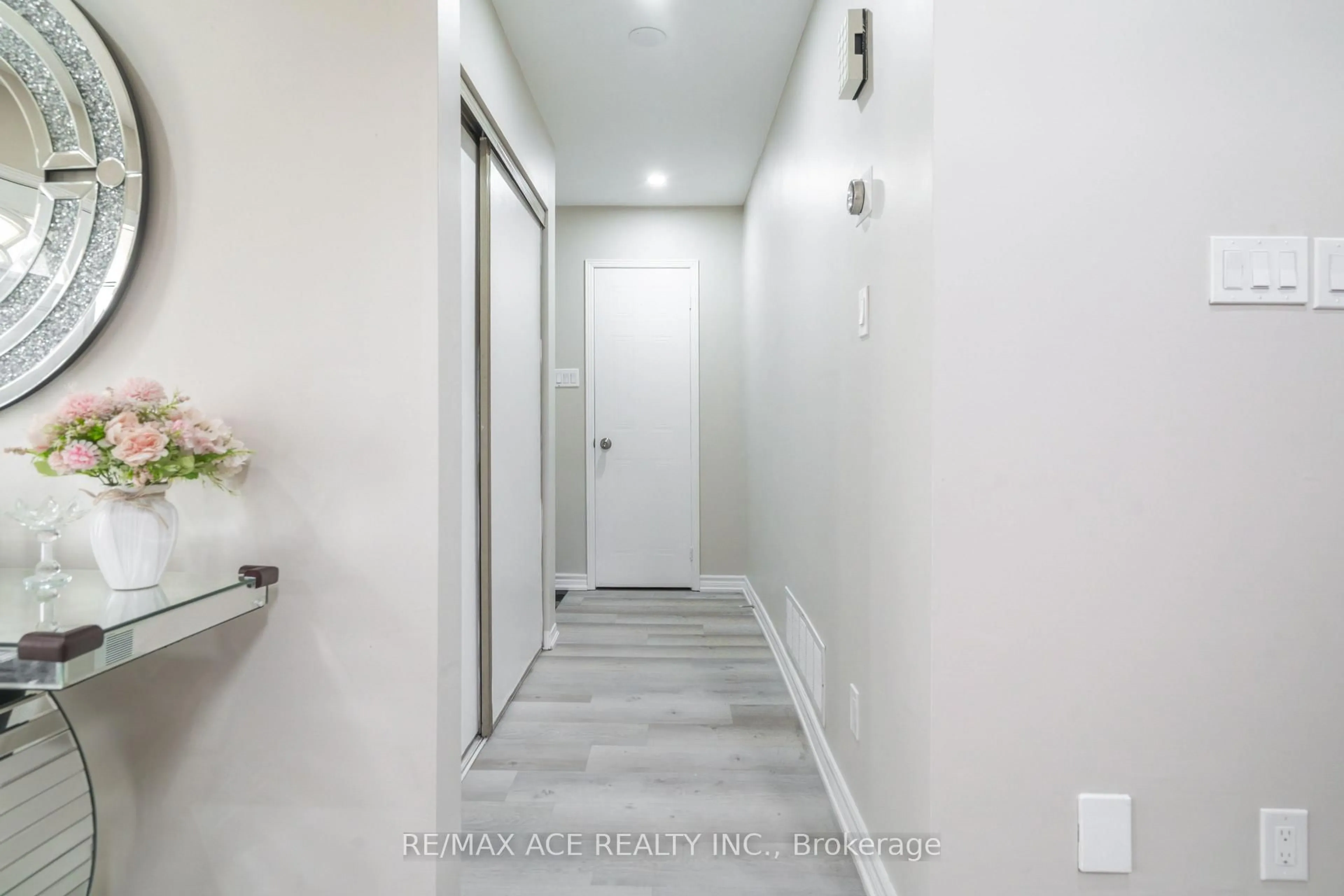 Indoor entryway for 50 Soper Creek Dr, Clarington Ontario L1C 4K7