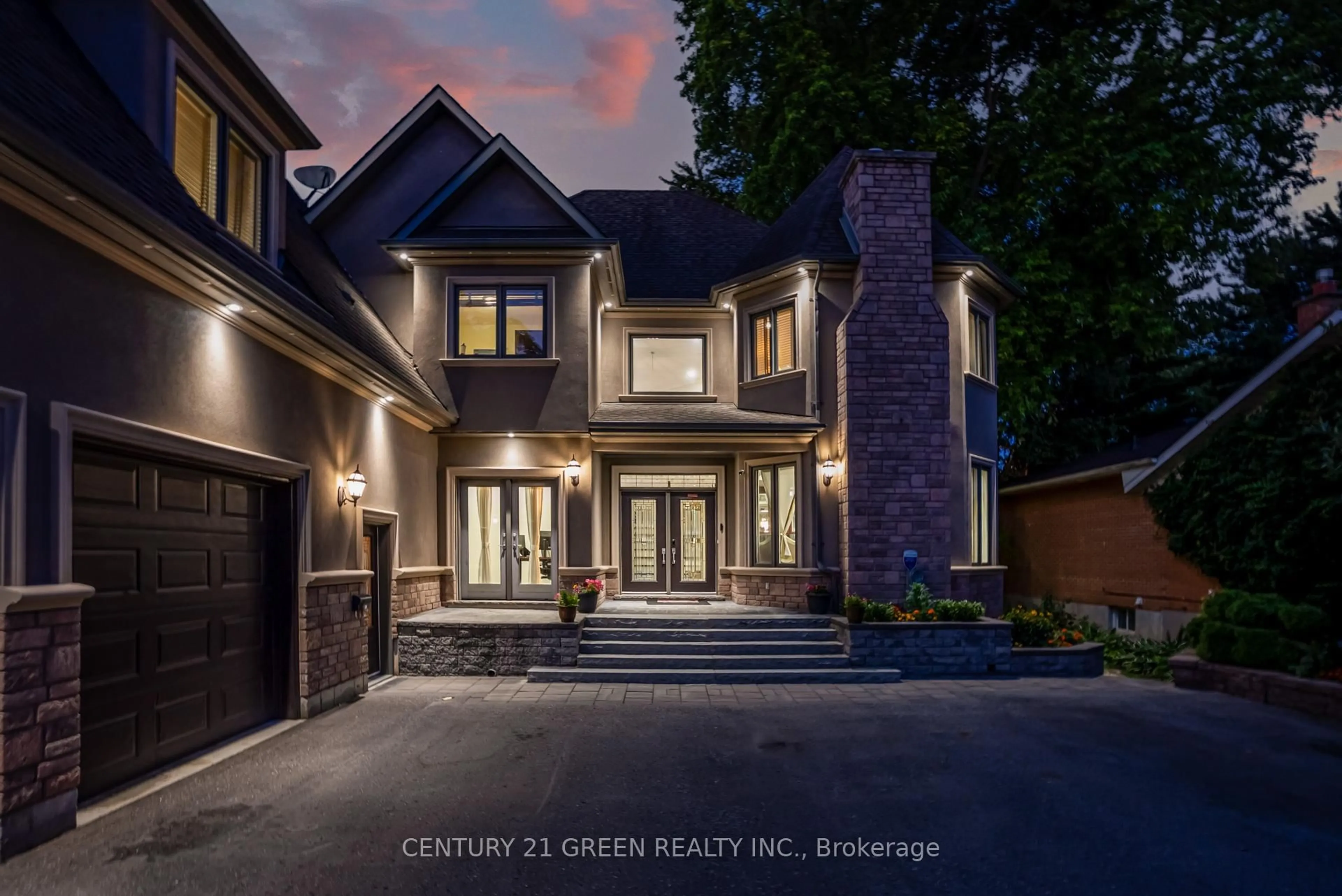 Home with brick exterior material, street for 117 Raglan St, Whitby Ontario L1N 2S8