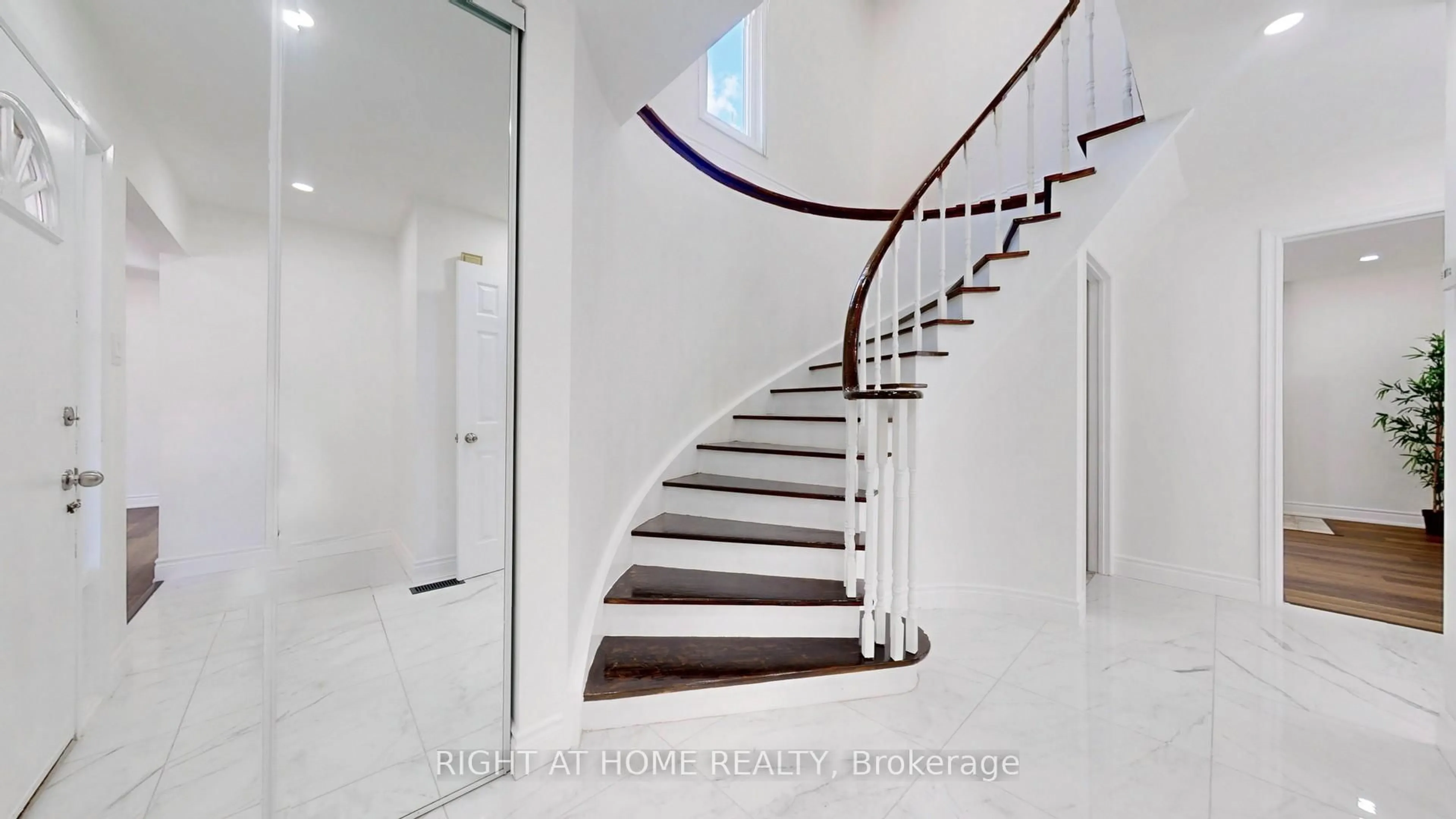 Stairs for 21 Lucania Pl, Toronto Ontario M1W 3V3