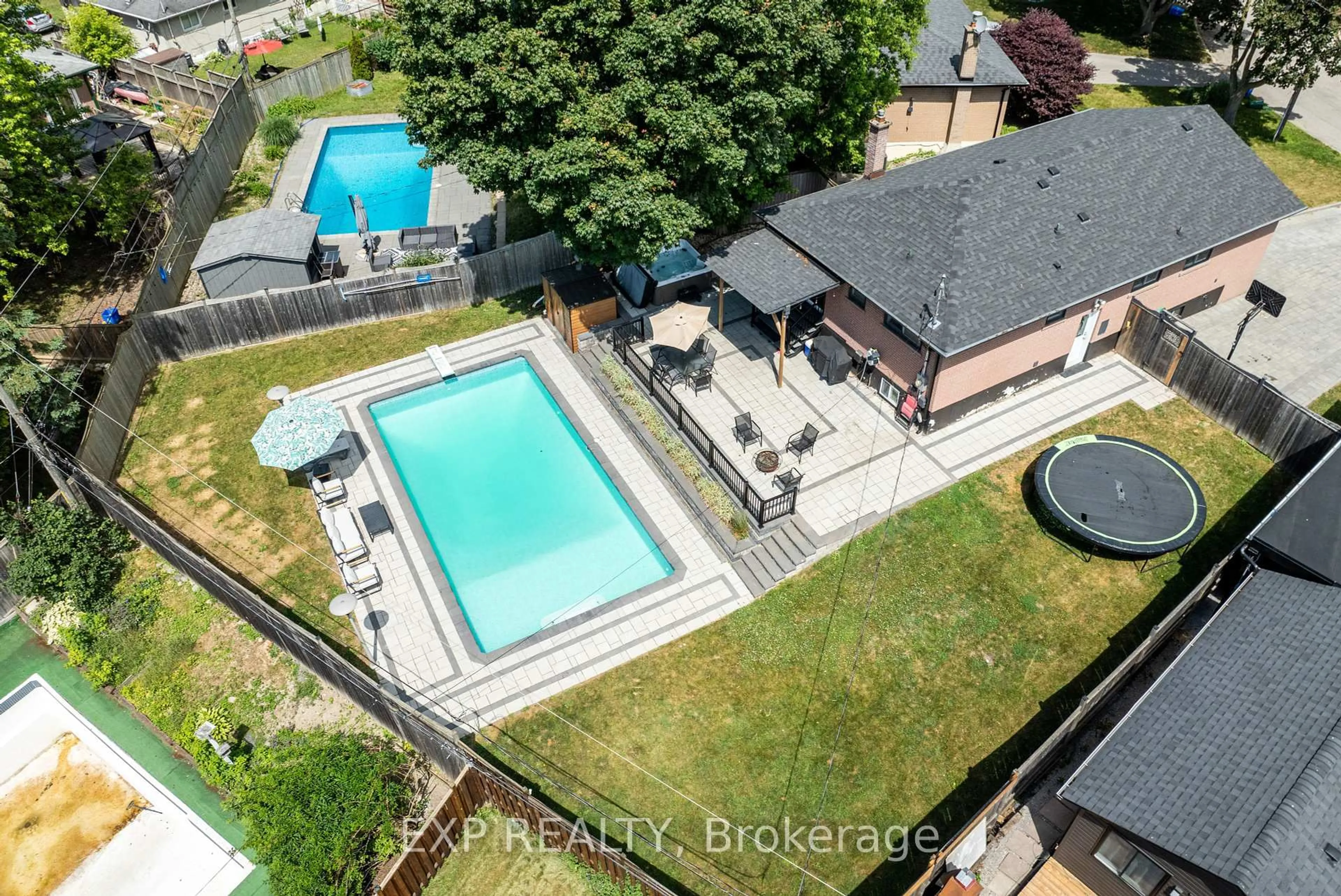 A pic from outside/outdoor area/front of a property/back of a property/a pic from drone, unknown for 854 Antonio St, Pickering Ontario L1W 1T3