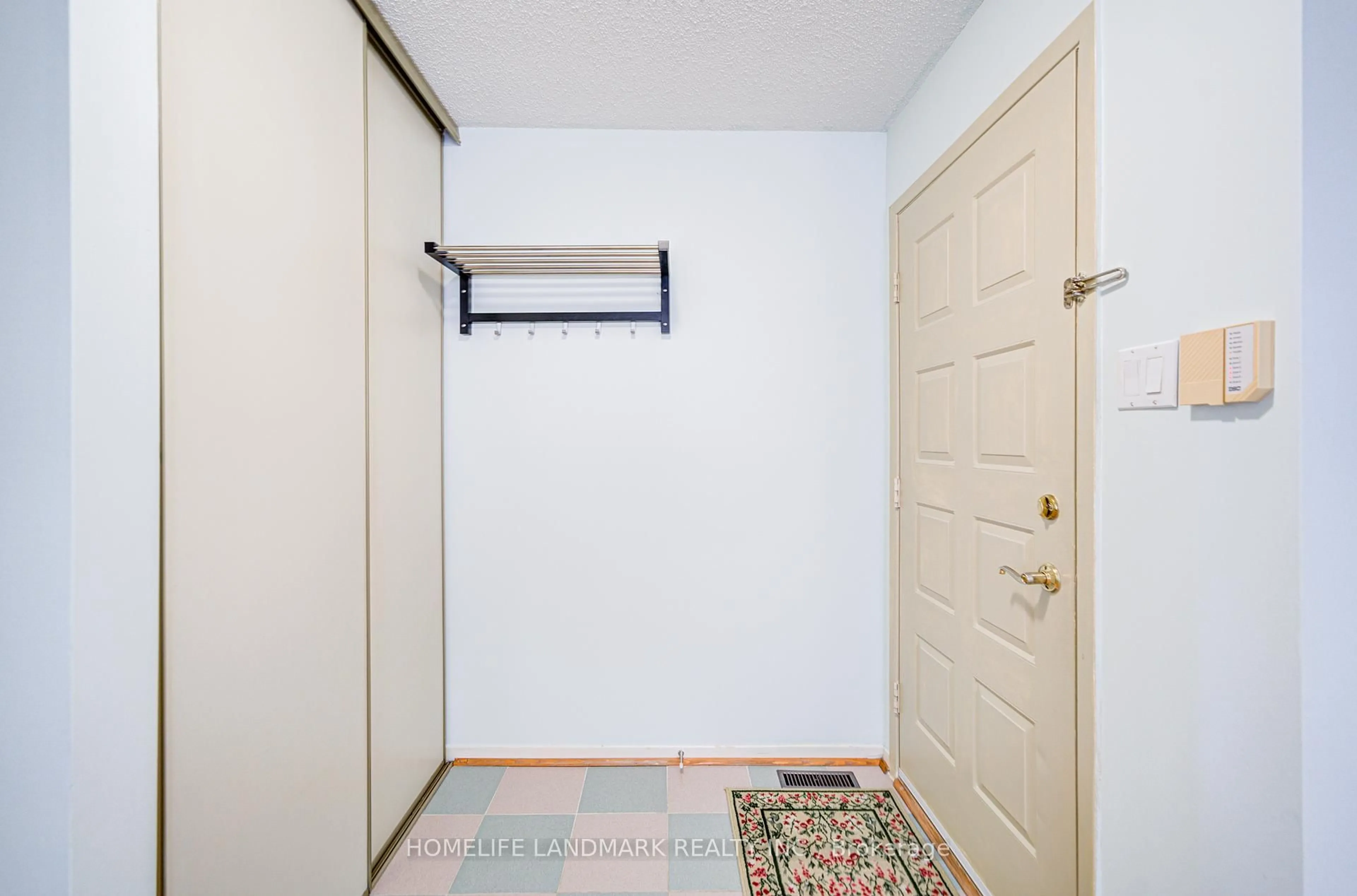 Indoor entryway for 177 Roxanne Cres, Toronto Ontario M1V 4G8