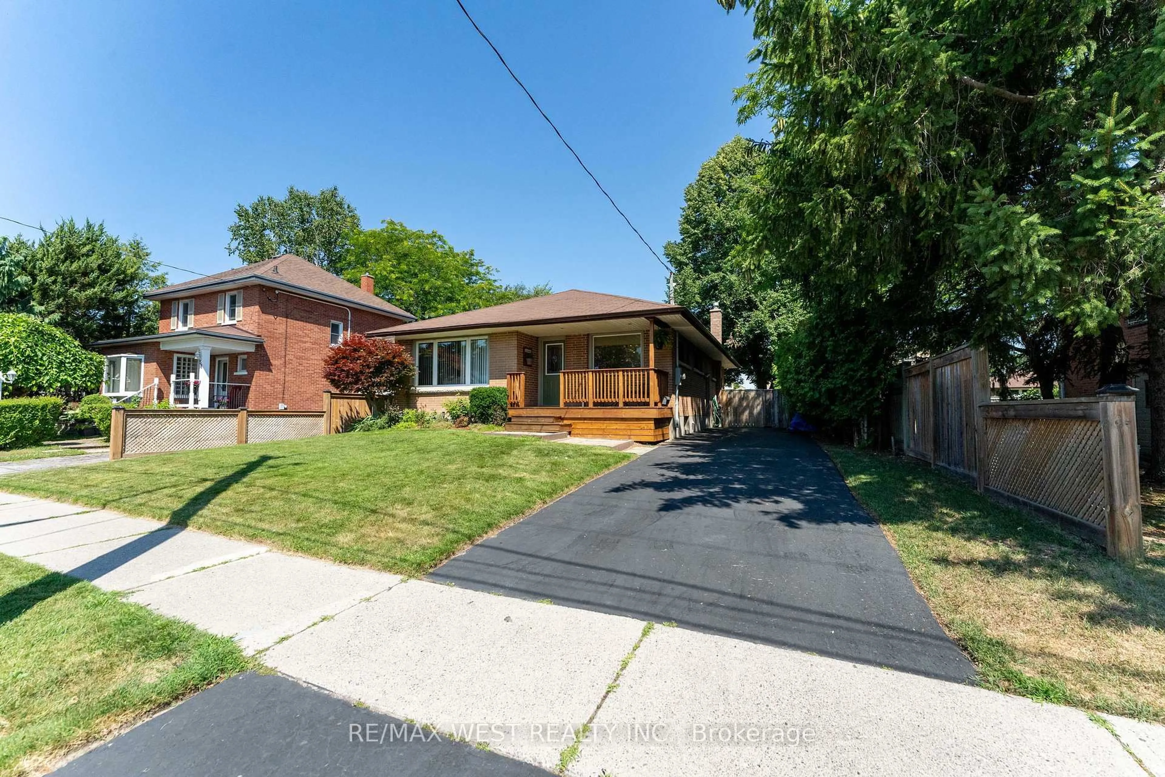 A pic from outside/outdoor area/front of a property/back of a property/a pic from drone, street for 46 Orchard View Blvd, Oshawa Ontario L1G 3N7