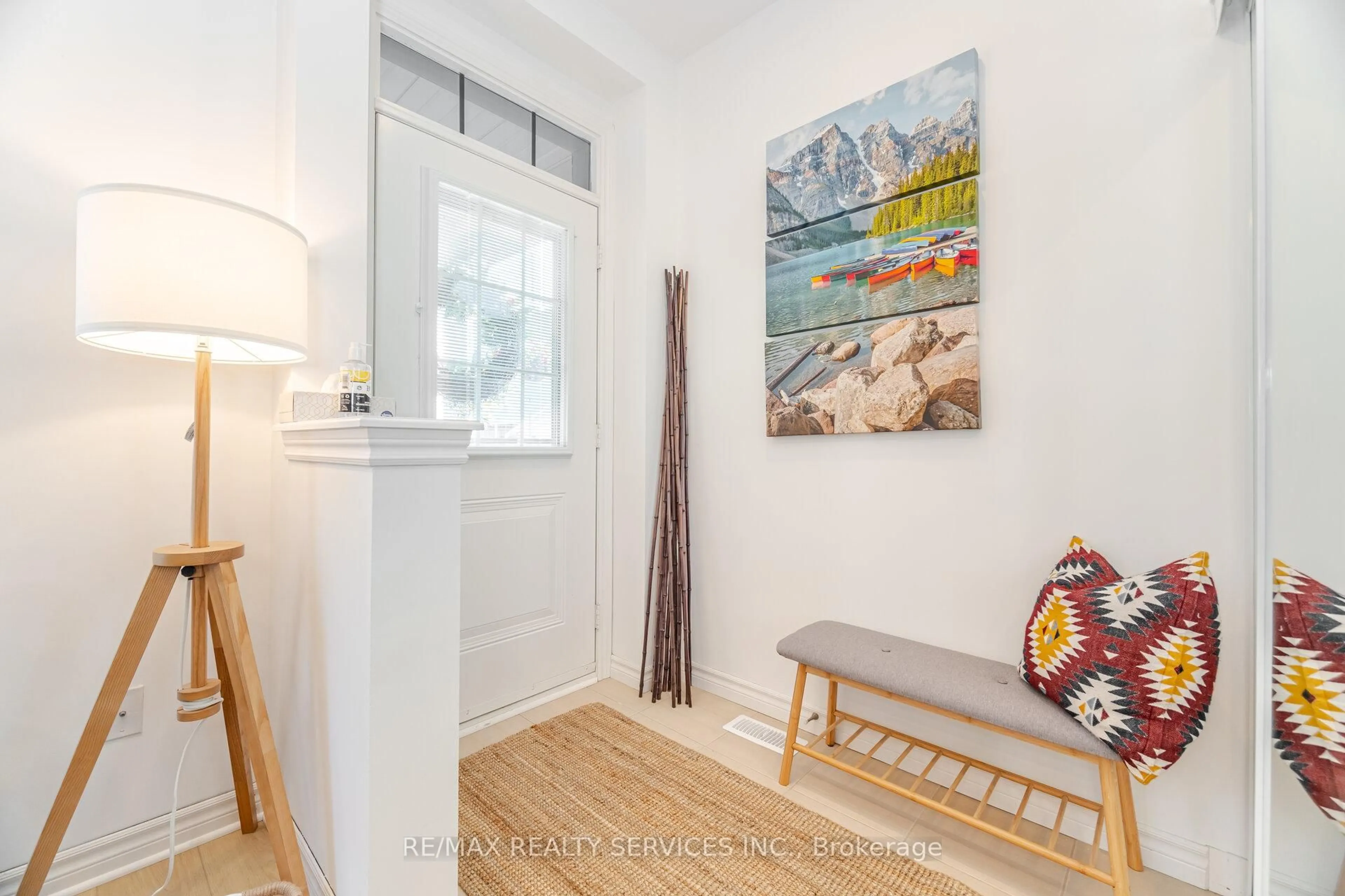 Indoor entryway for 314 Brookhill Blvd, Clarington Ontario L1C 0M1