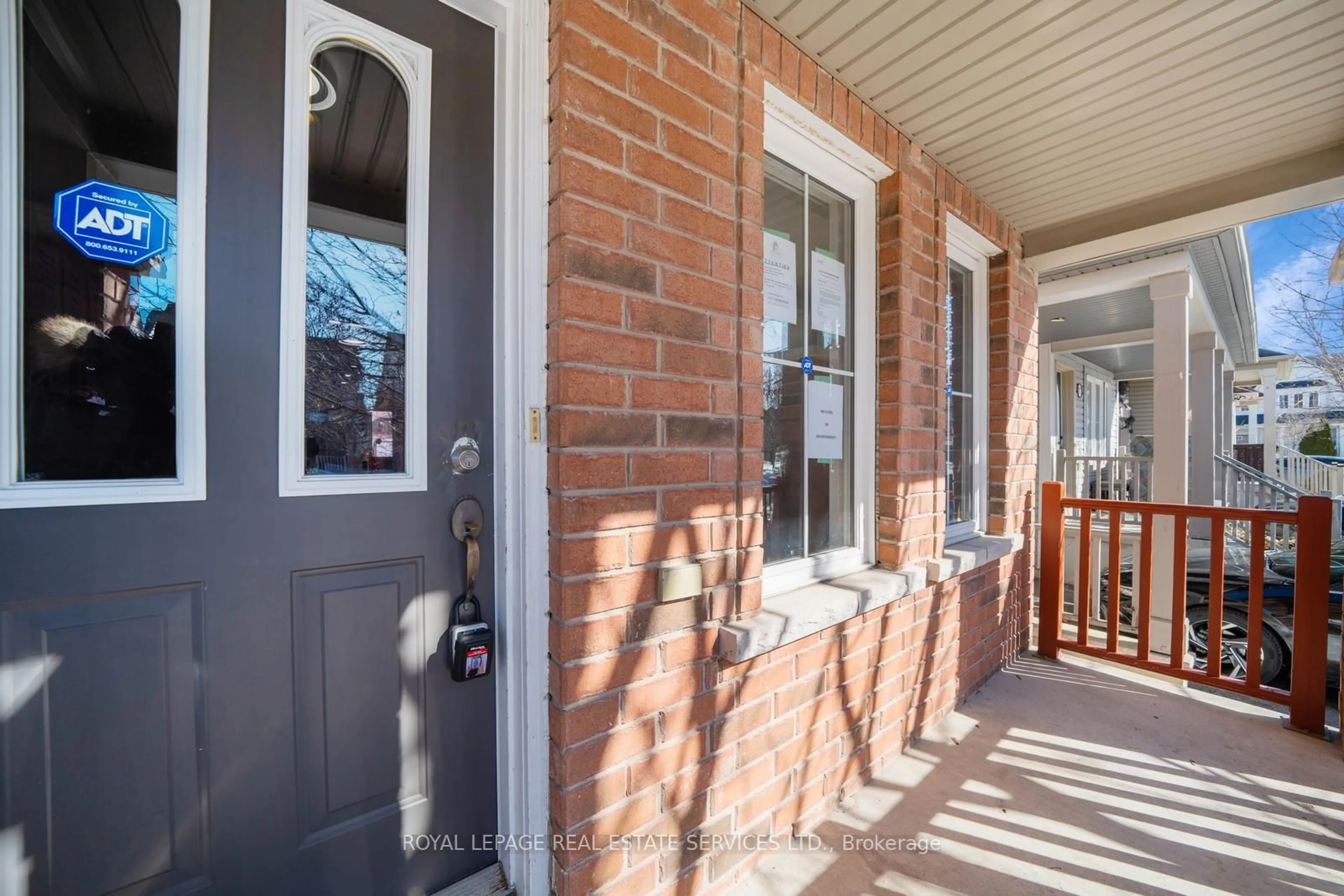 Indoor entryway for 1875 Secretariat Pl, Oshawa Ontario L1L 1C8
