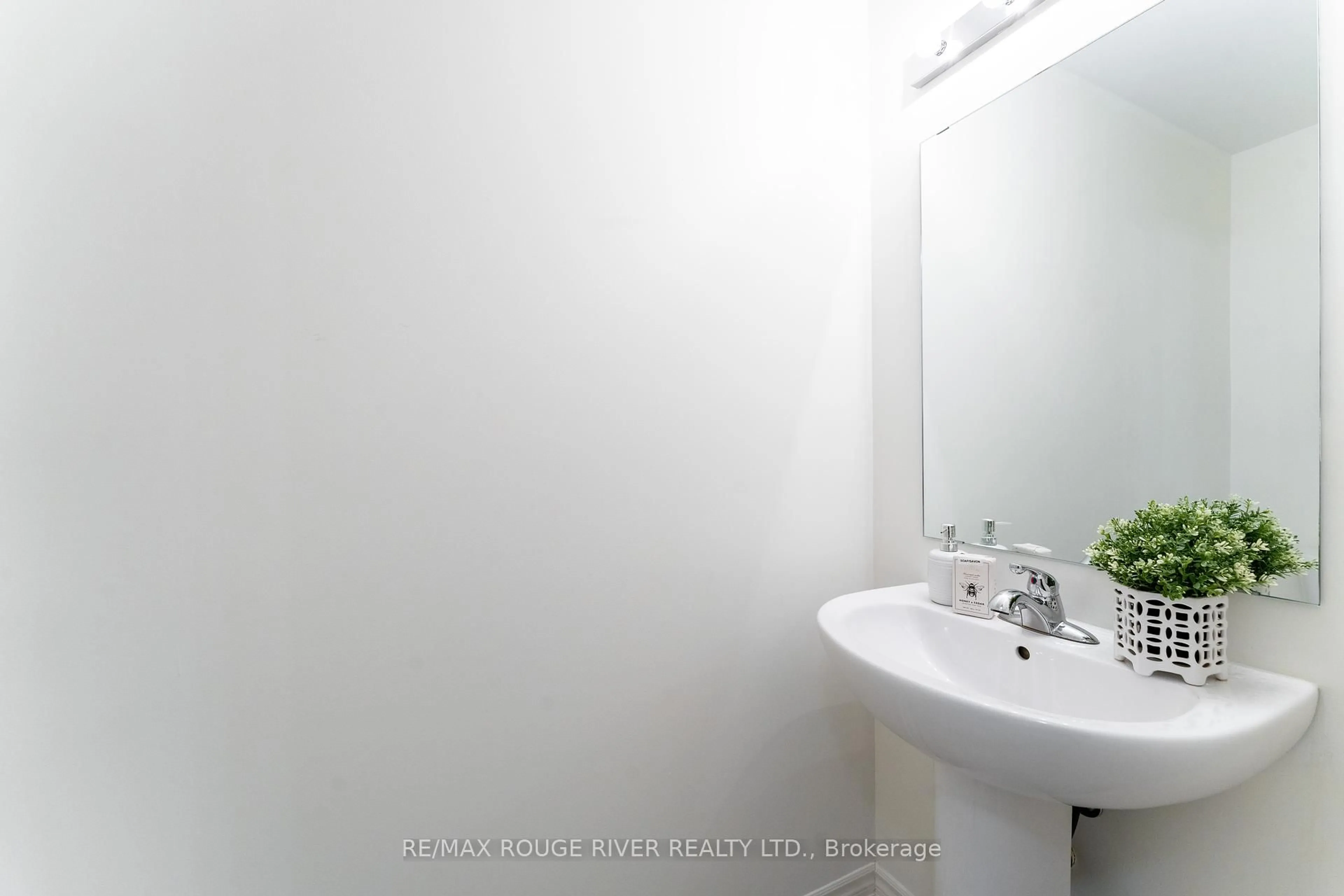 Standard bathroom, unknown for 2564 Ladyfern Crossing, Pickering Ontario L1X 0E6