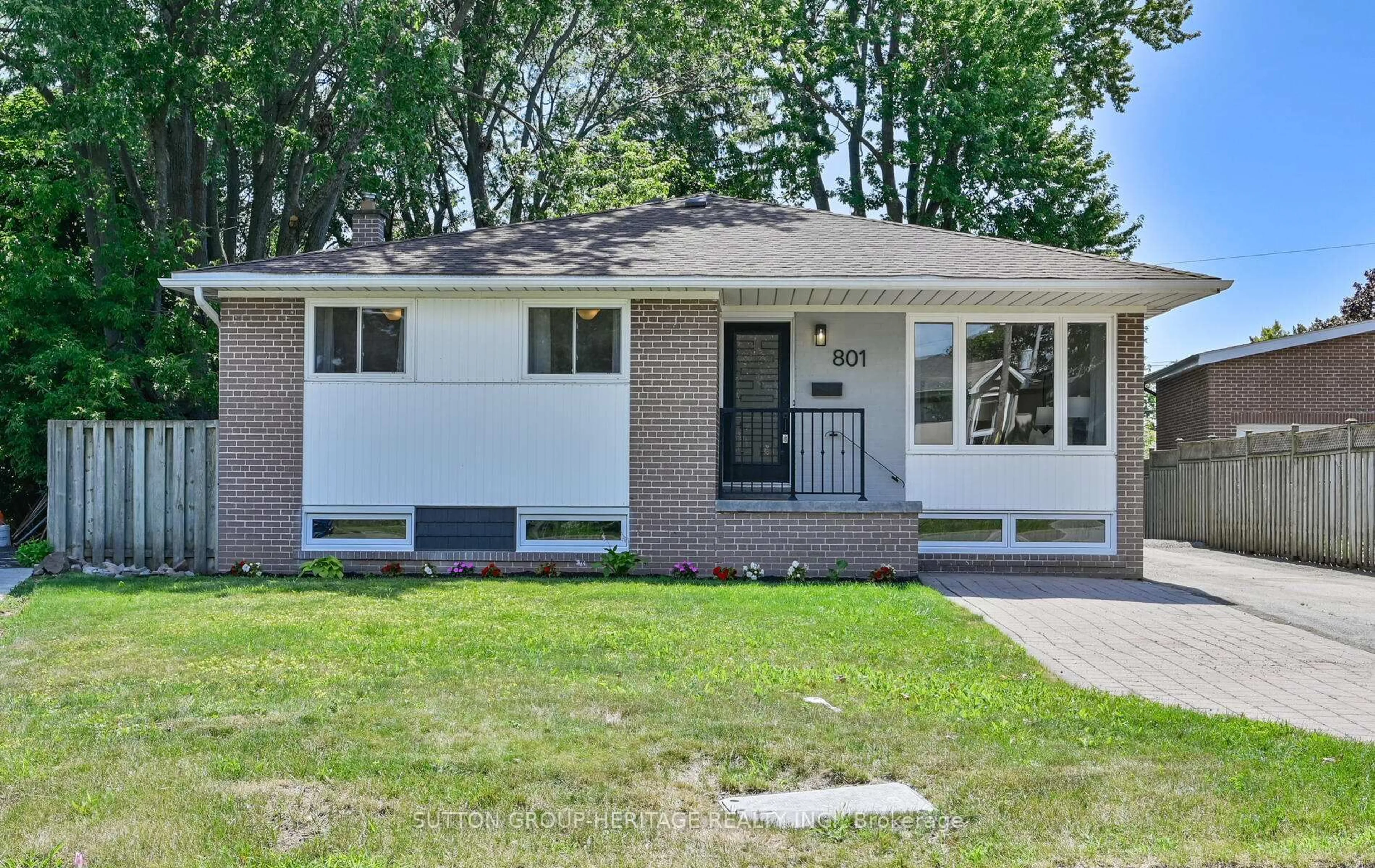 Home with vinyl exterior material, street for 801 Krosno Blvd, Pickering Ontario L1W 1G7