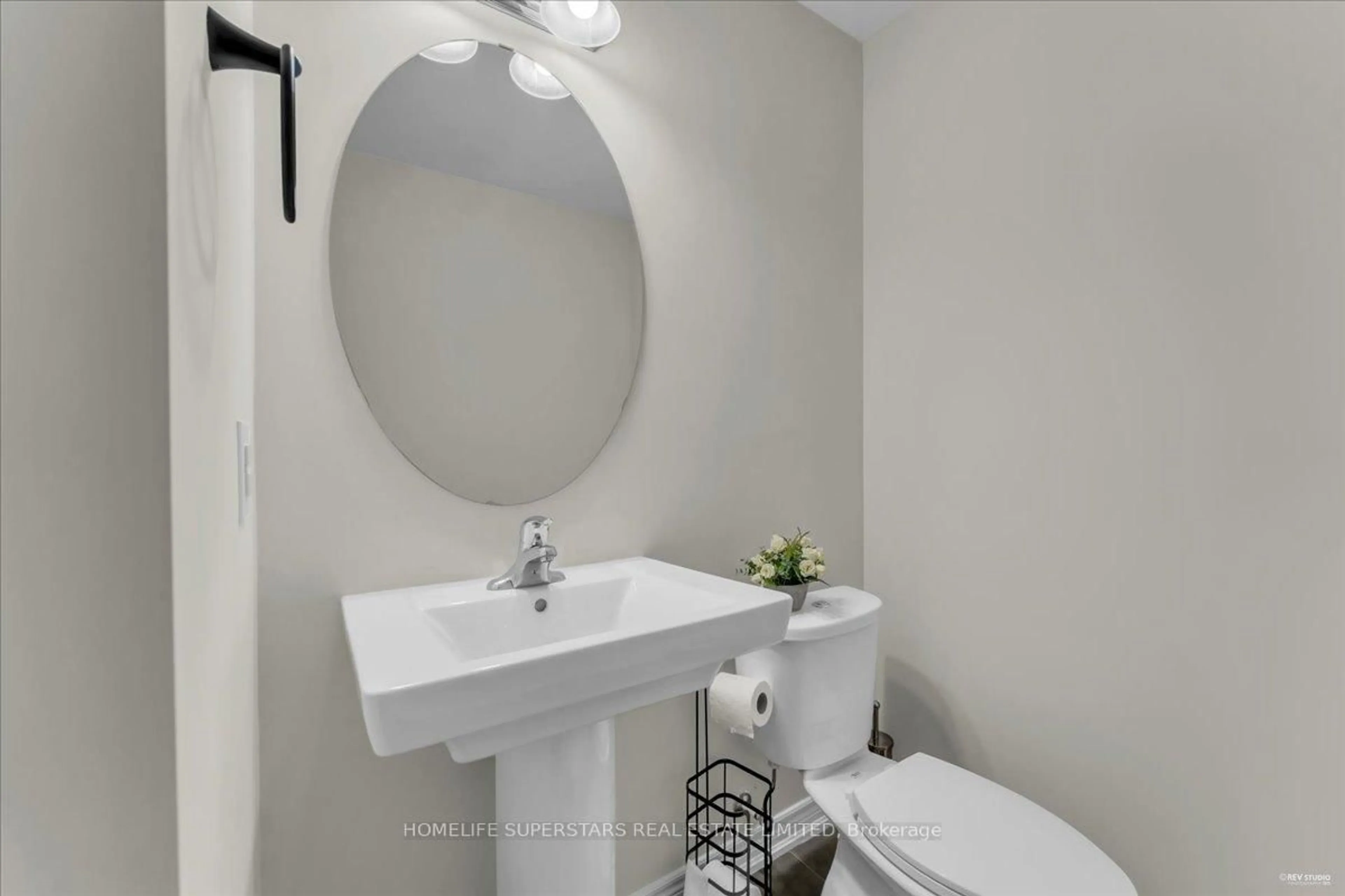 Standard bathroom, ceramic/tile floor for 90 Dorian Dr, Whitby Ontario L1P 0C8