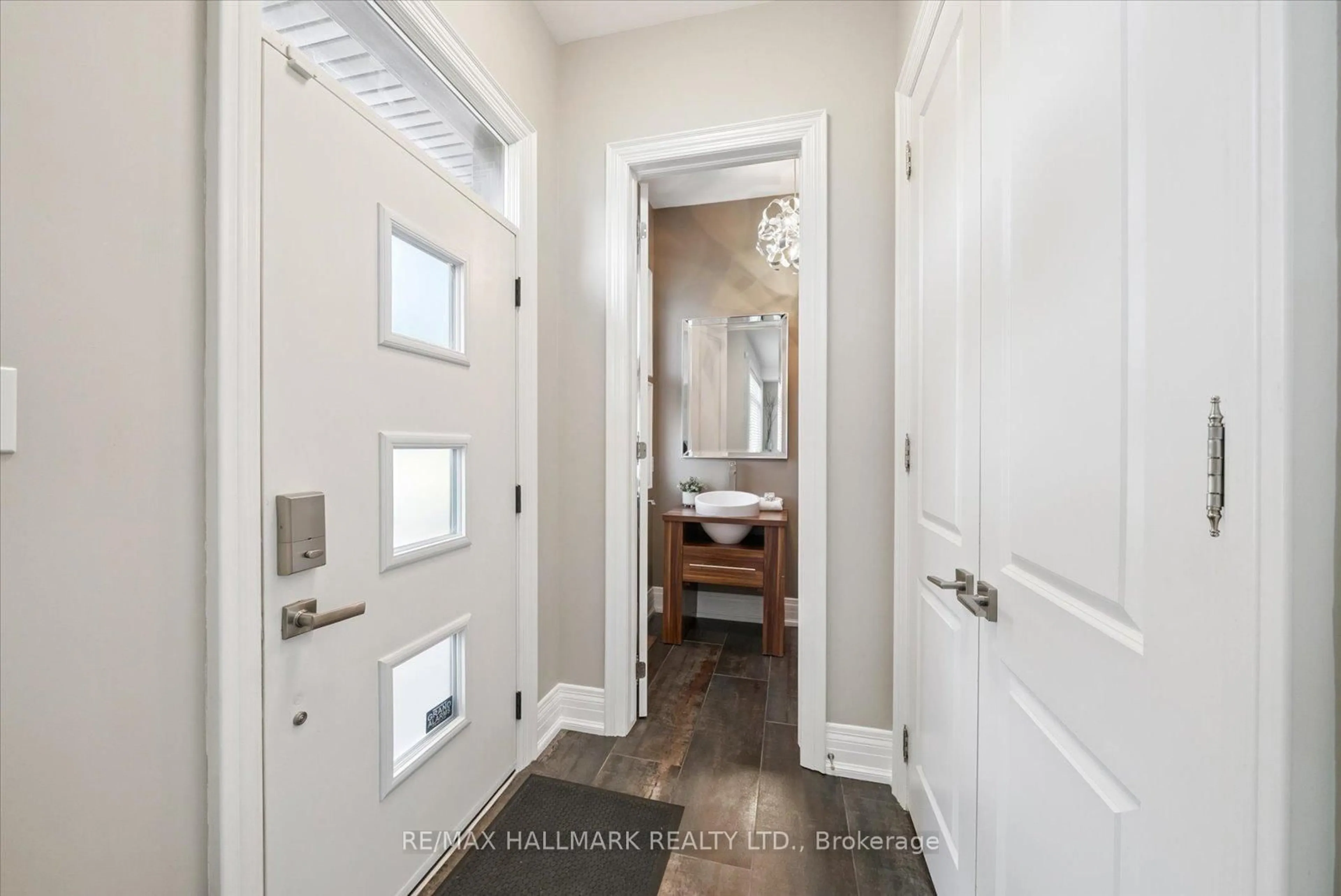 Indoor entryway for 45 Eastville Ave, Toronto Ontario M1M 2N6
