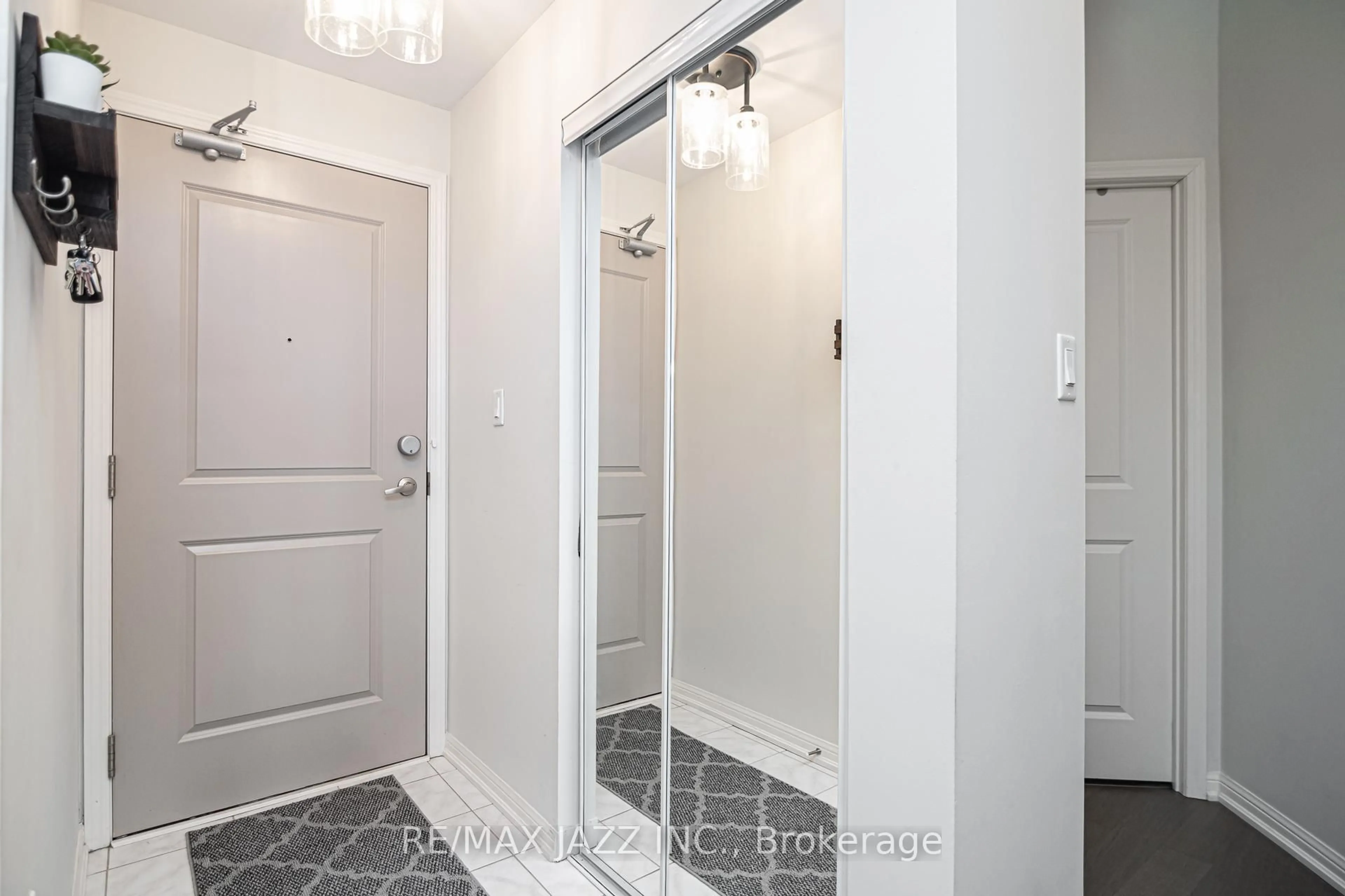 Indoor entryway for 80 Aspen Springs Dr #123, Clarington Ontario L1C 0V4