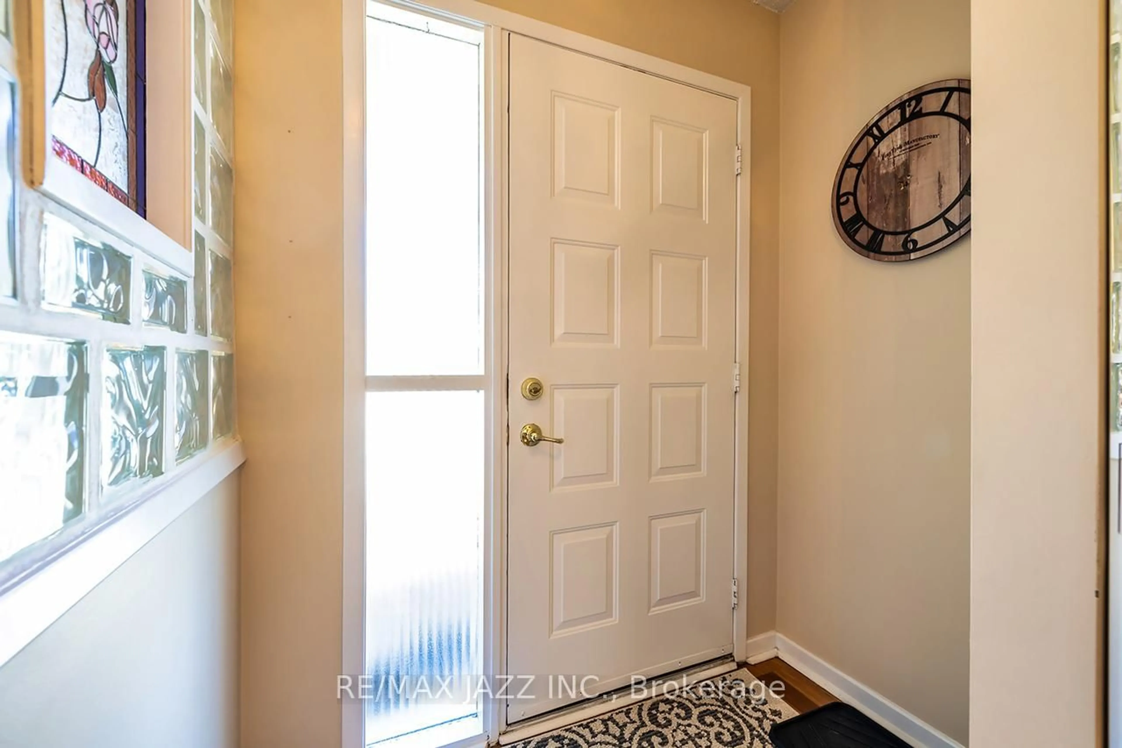 Indoor entryway for 55 Regency Cres, Whitby Ontario L1N 7K8