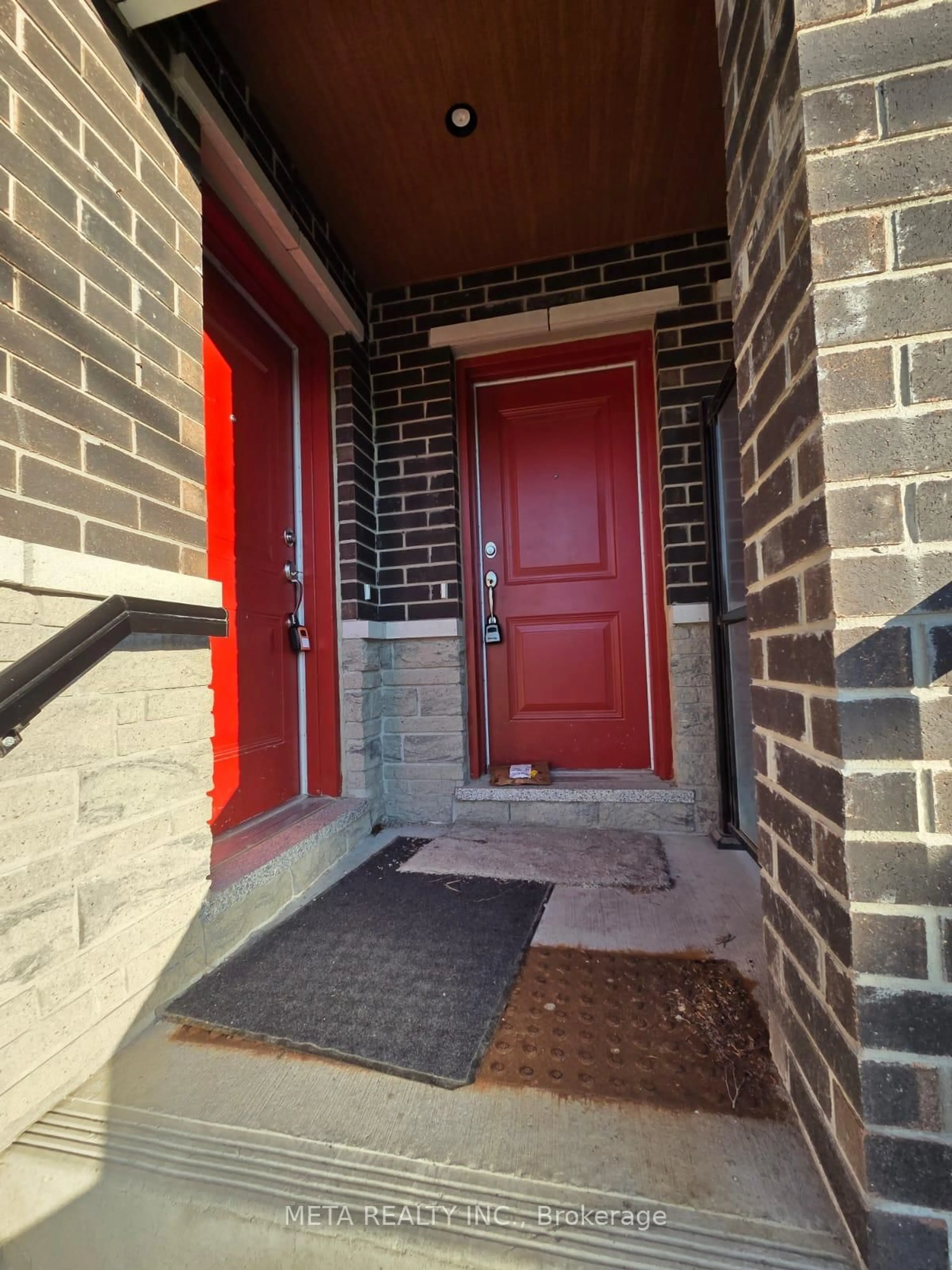 Indoor entryway for 1034 Reflection Pl #621, Pickering Ontario L1X 0L1