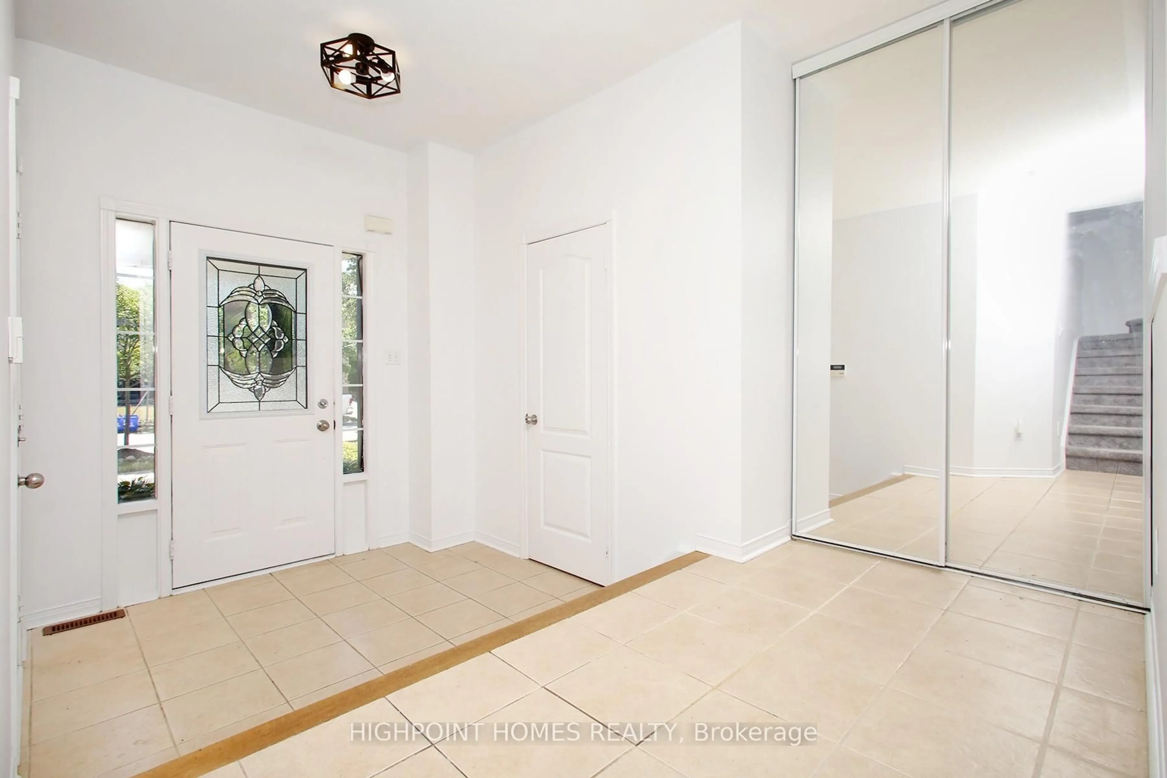 Indoor entryway for 50 Beachgrove Cres, Whitby Ontario L1R 3G3