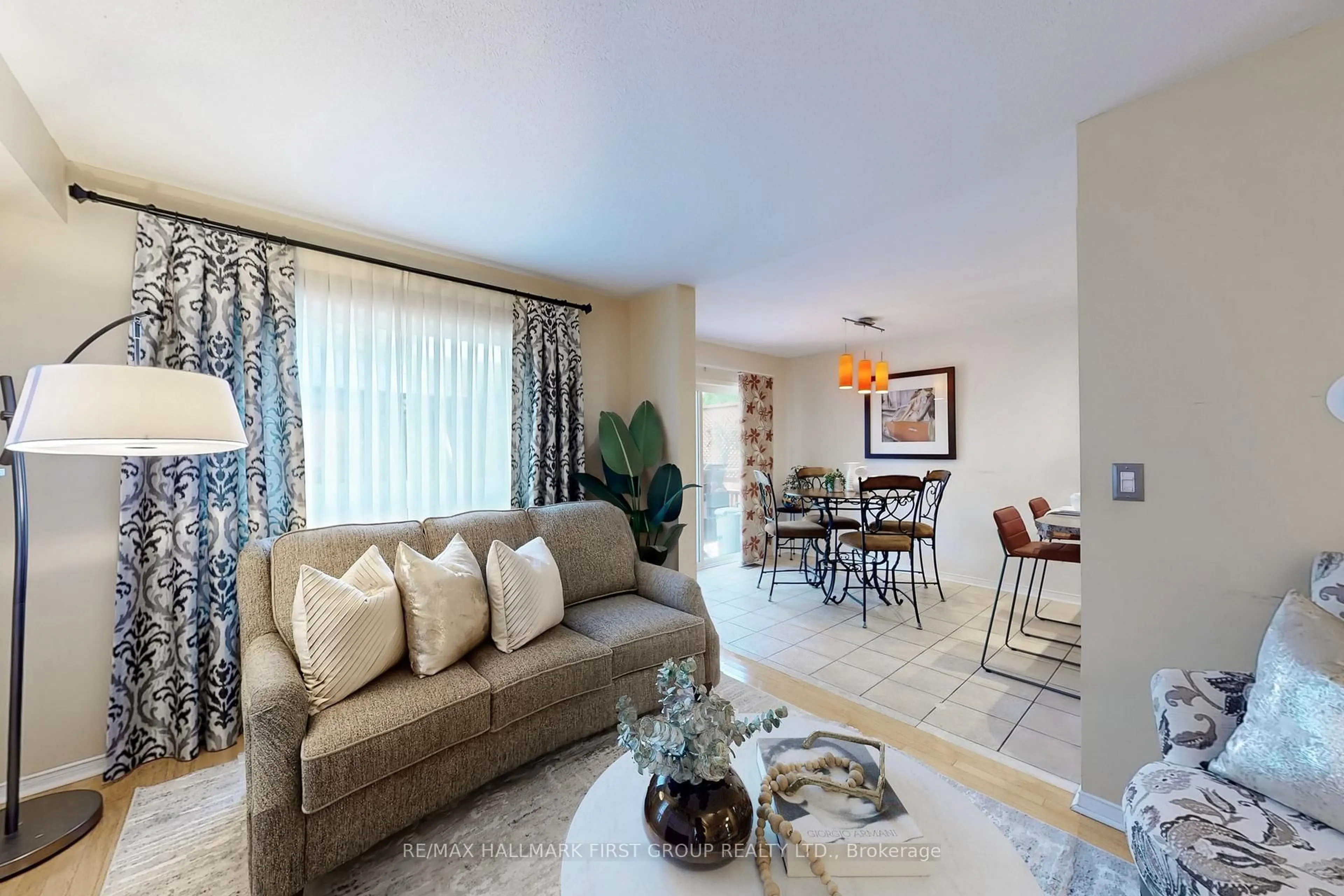 Living room with furniture, unknown for 33 Wessex Dr, Whitby Ontario L1M 2C3