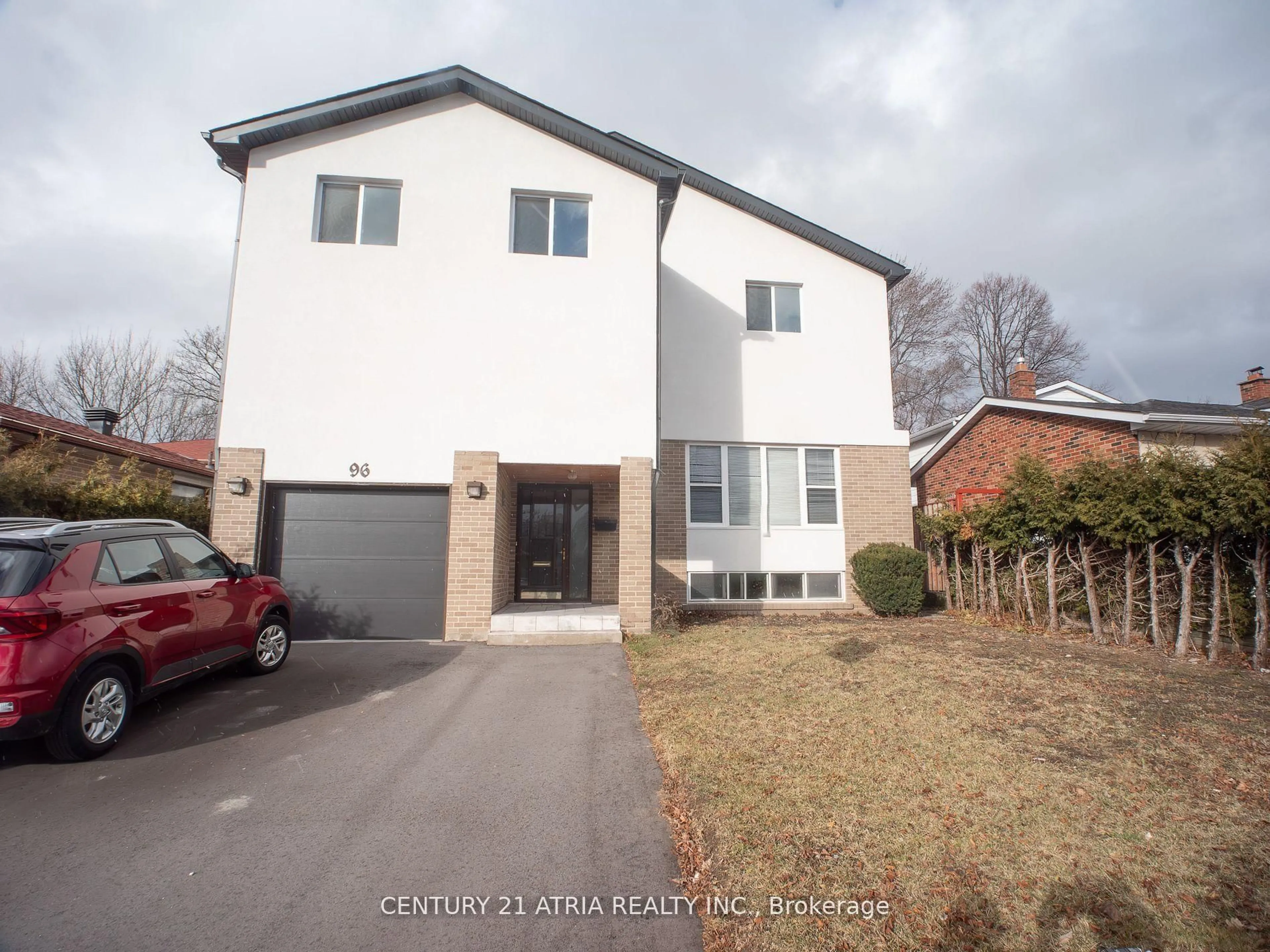 A pic from outside/outdoor area/front of a property/back of a property/a pic from drone, street for 96 Invergordon Ave, Toronto Ontario M1S 2Z2