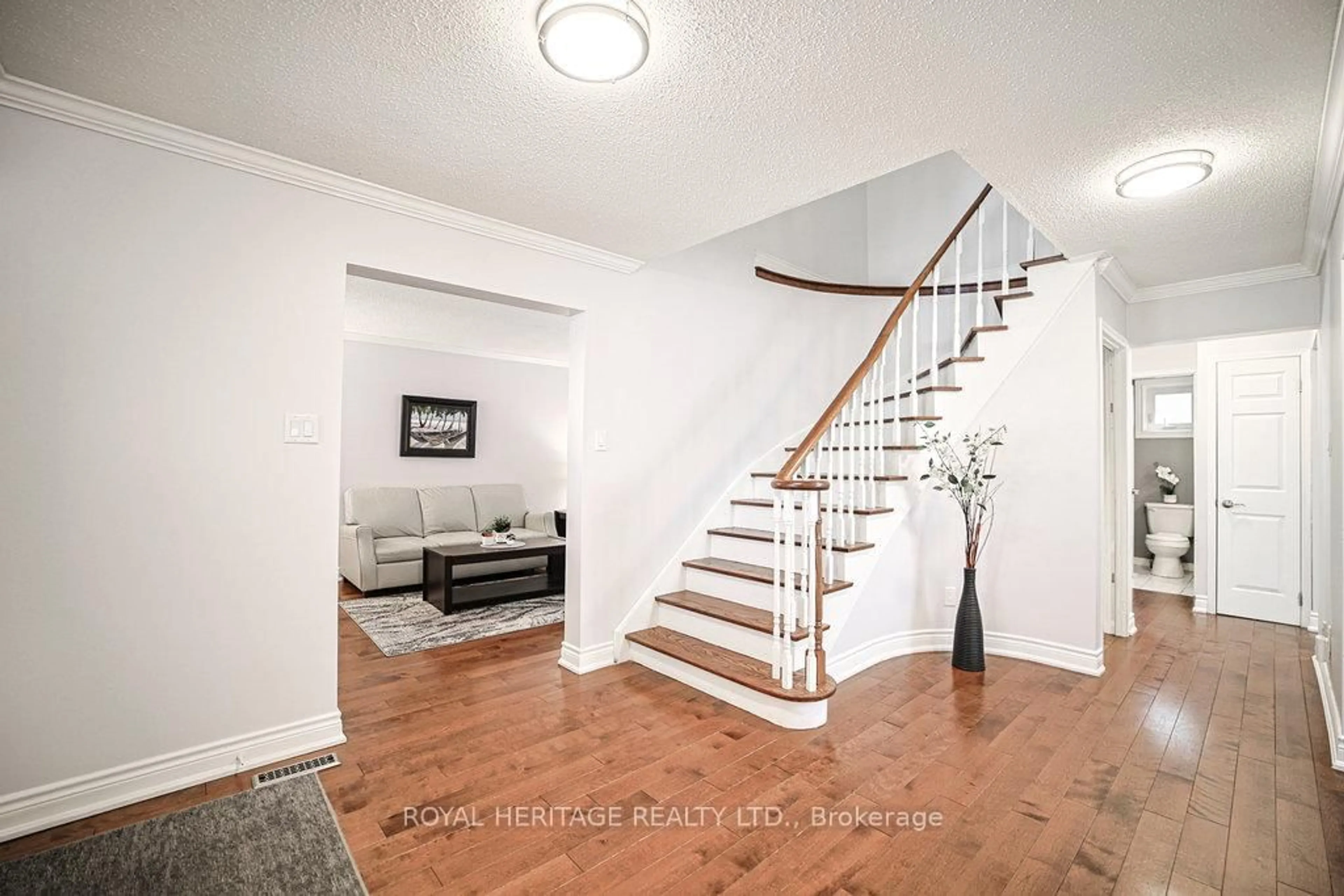 Indoor entryway for 1 Broughton Crt, Whitby Ontario L1N 6Y8
