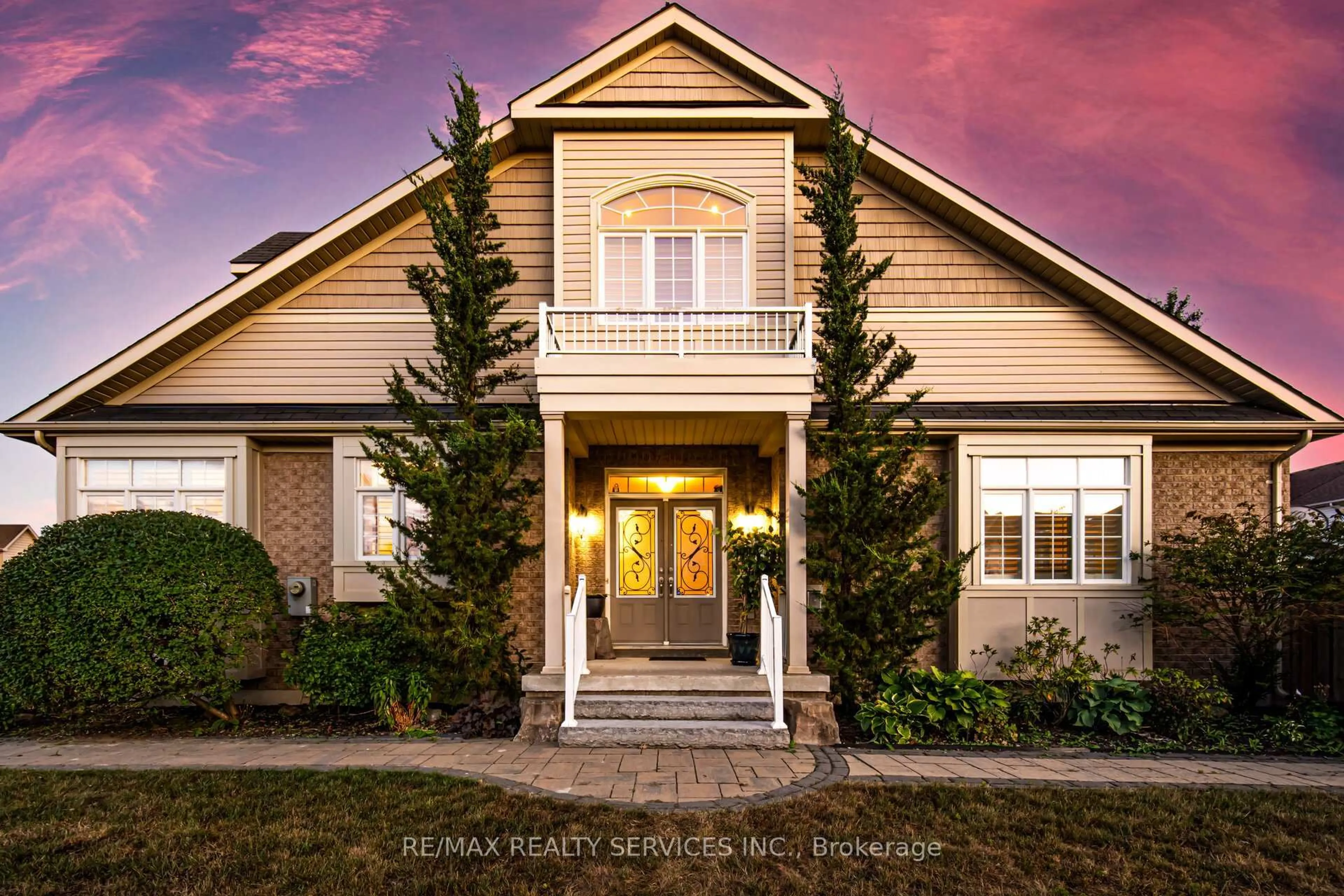 Home with vinyl exterior material, street for 472 West Scugog Lane, Clarington Ontario L1C 0G5