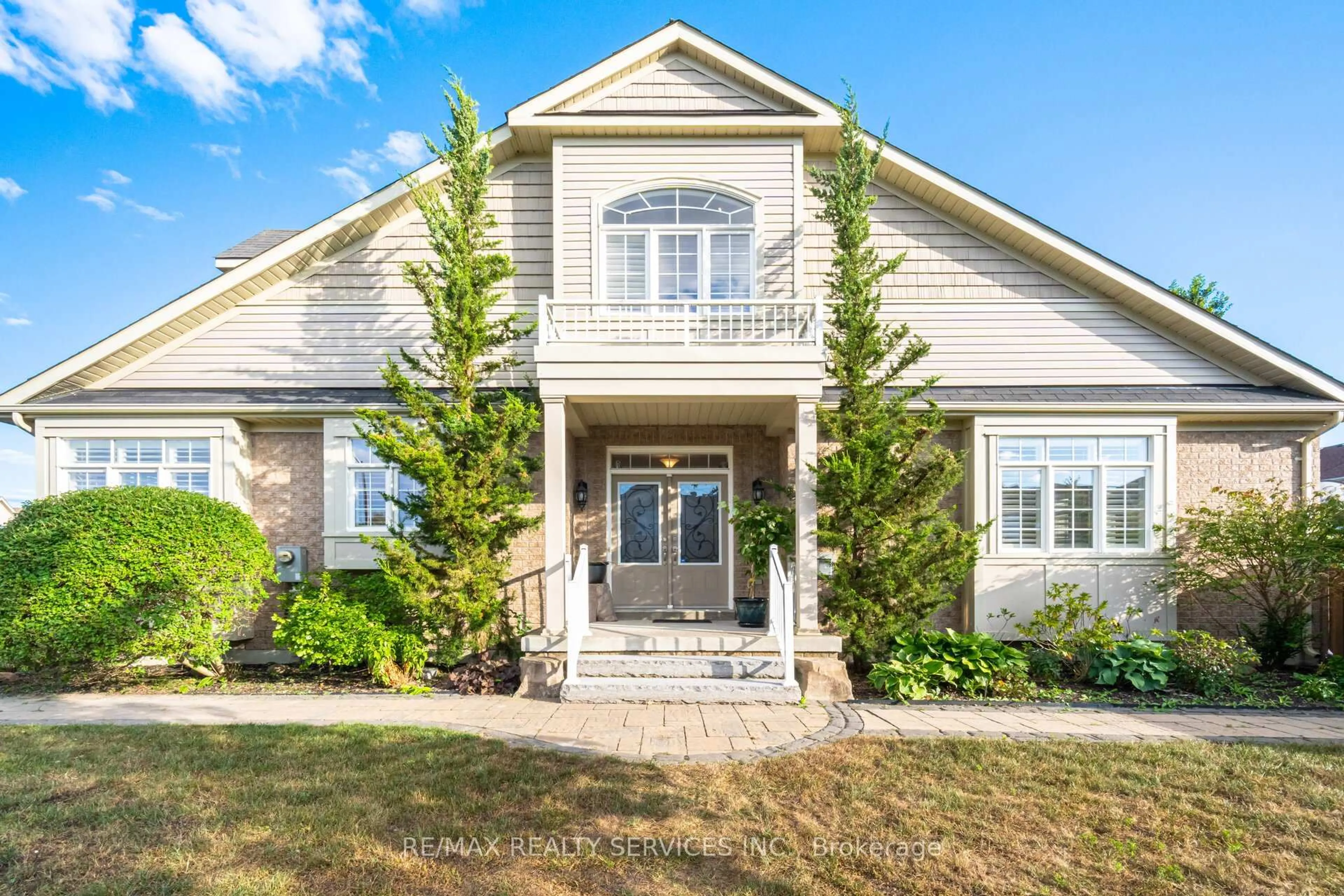Home with vinyl exterior material, street for 472 West Scugog Lane, Clarington Ontario L1C 0G5