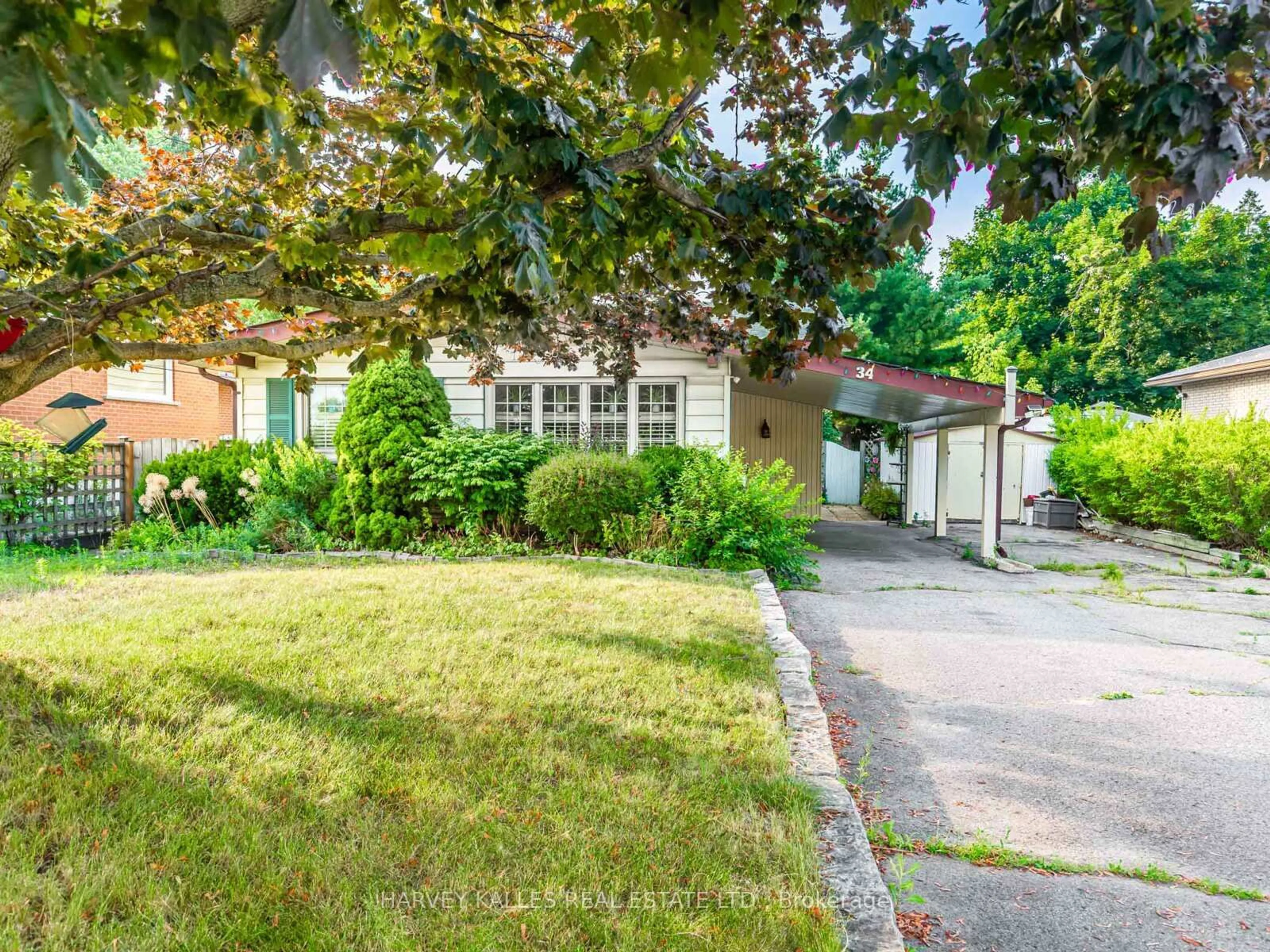 A pic from outside/outdoor area/front of a property/back of a property/a pic from drone, street for 34 Taunton Rd, Oshawa Ontario L1G 3T2