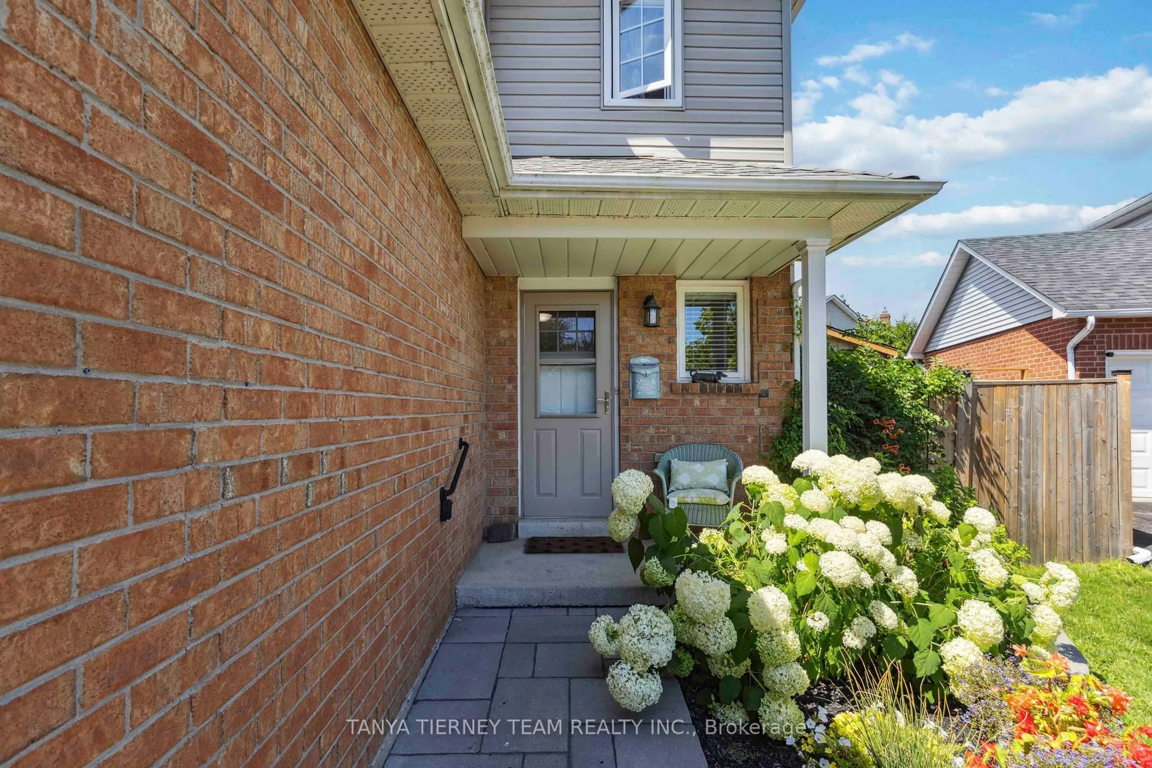 Home with brick exterior material, street for 61 Abbeywood Cres, Clarington Ontario L1E 1P1