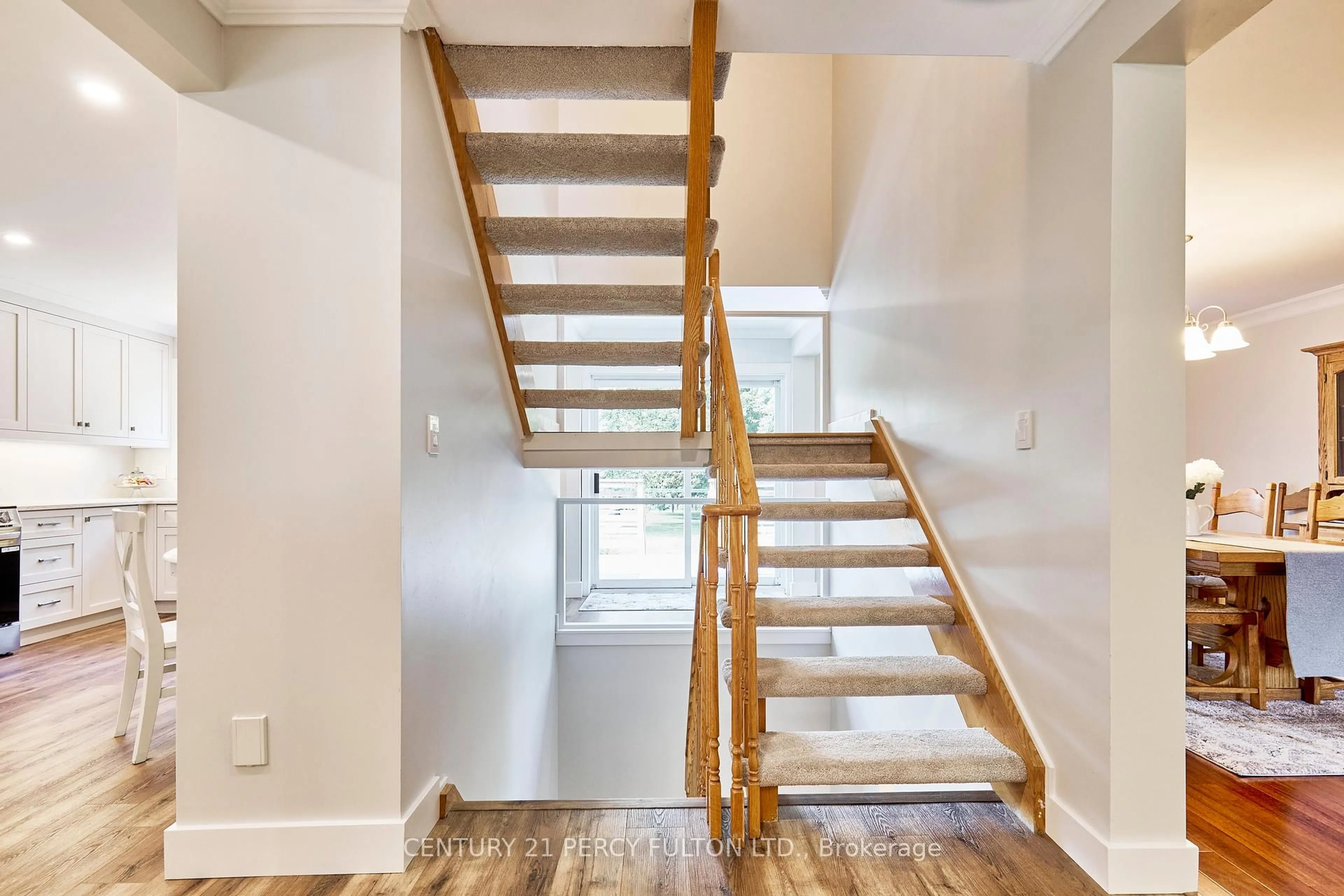 Stairs for 613 Alma St, Scugog Ontario L9L 1C5