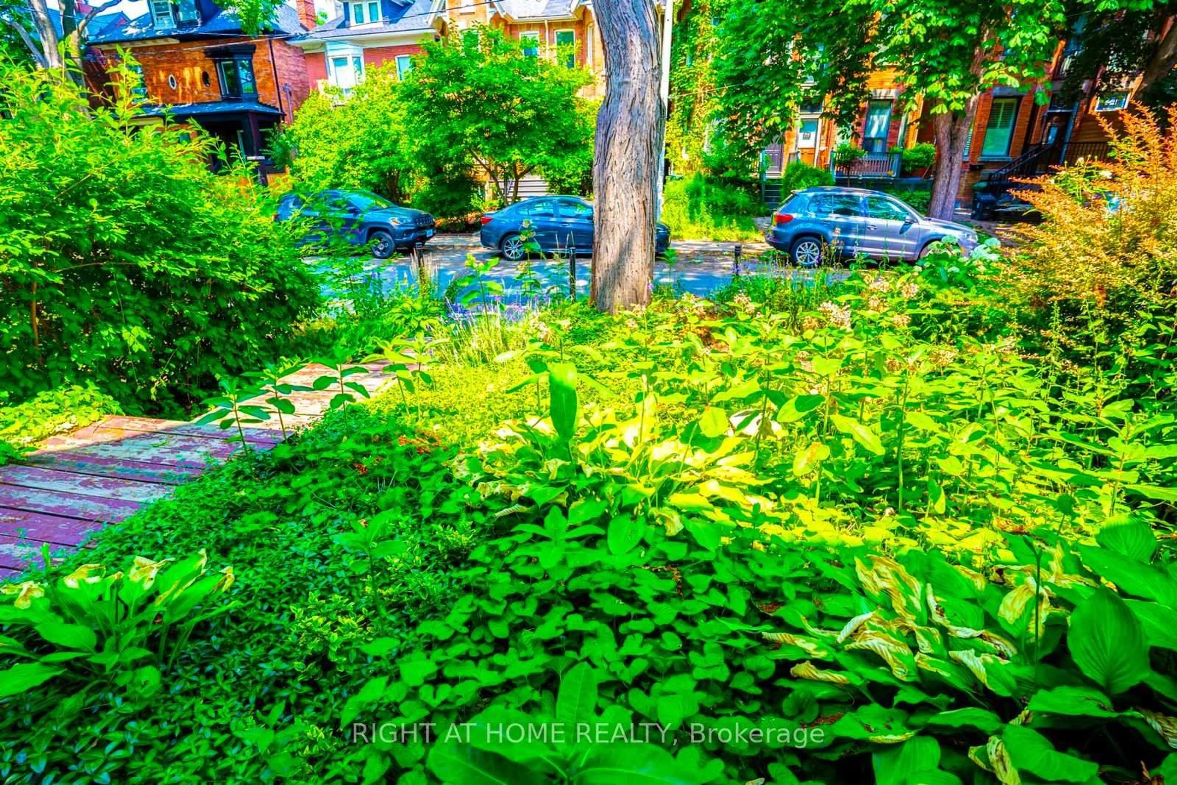 Patio, street for 23 First Ave, Toronto Ontario M4M 1W7